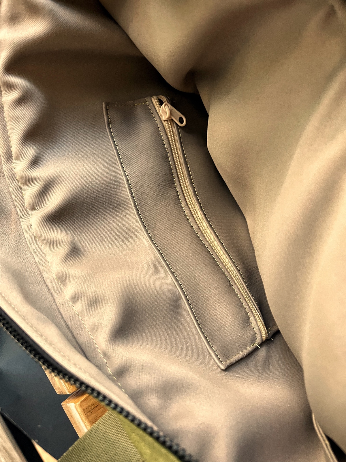 Handgemaakte tas met speels motief