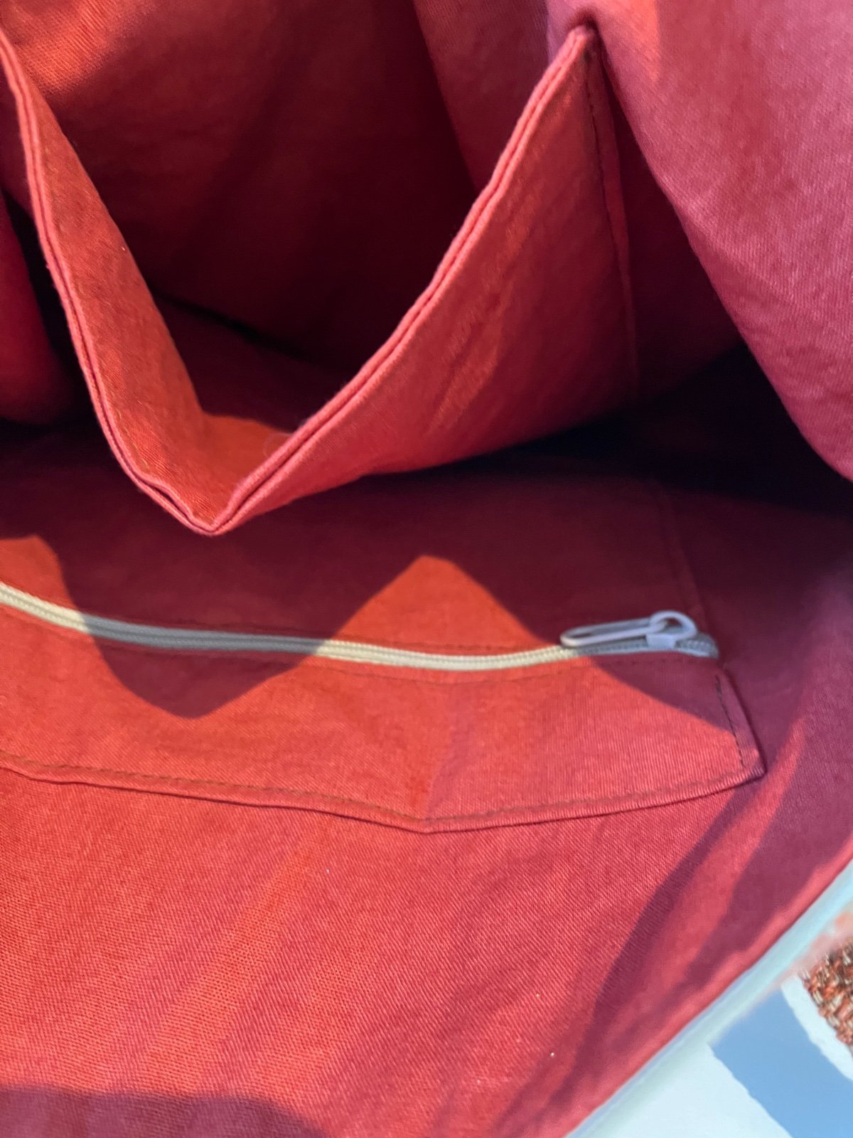 Handgemaakte tas met speels motief