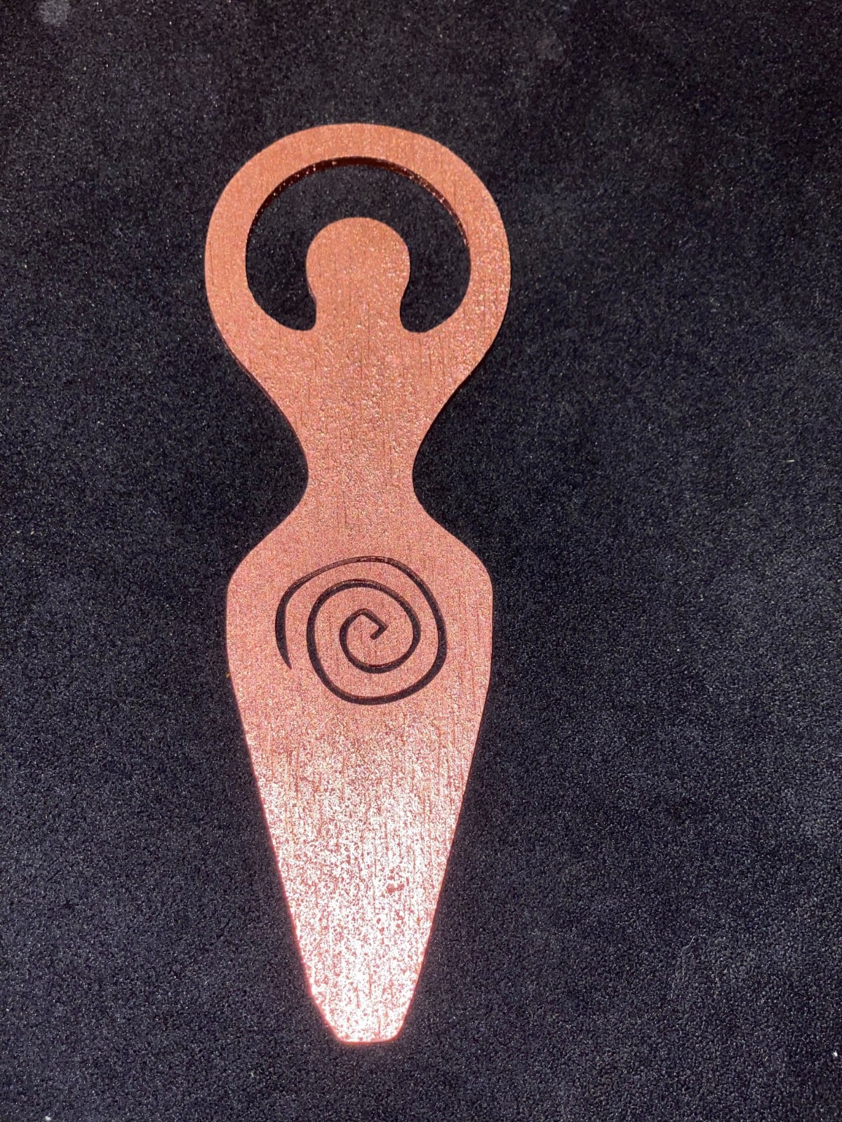 Houten Boekenlegger – Godinnenenergie met Spiraal | Spiritueel & Handgemaakt