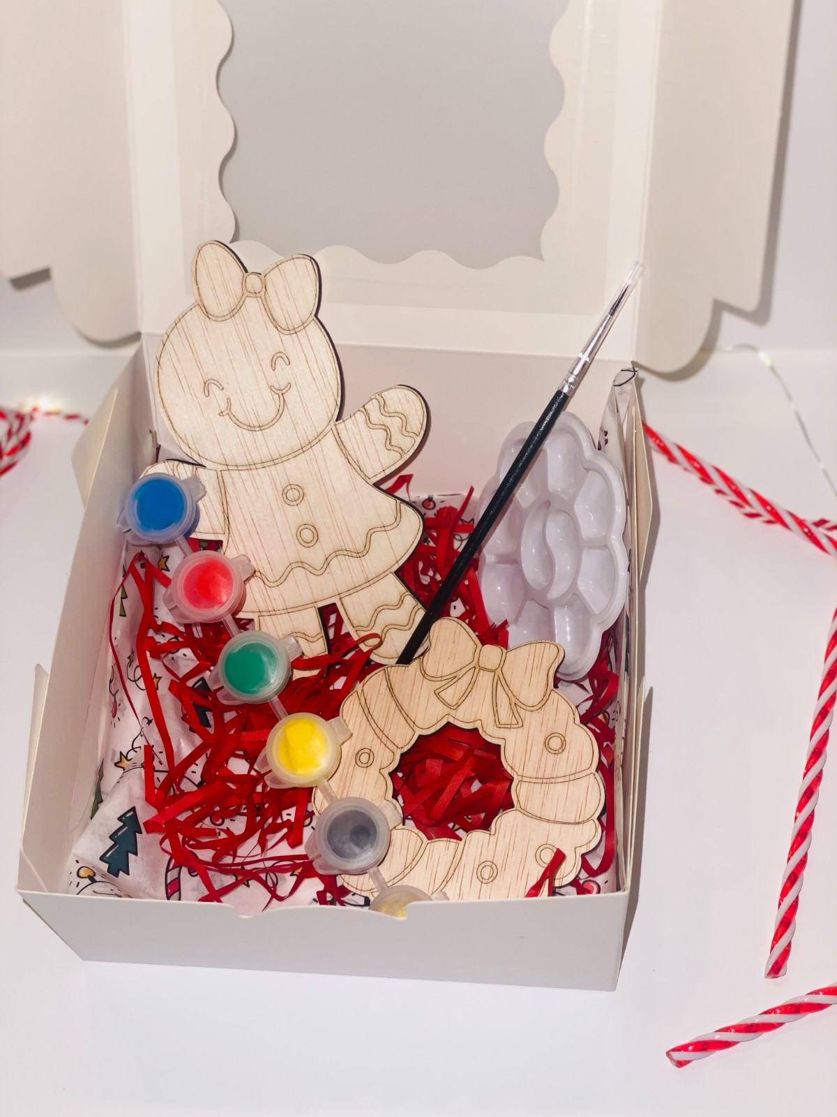 Houten Kerstornament Knutselset – Inclusief Verf & Kwast – DIY Christmas Craft Kit voor Kinderen – Gingerbread & Wreath – Creatief Cadeau – Crafted Creations