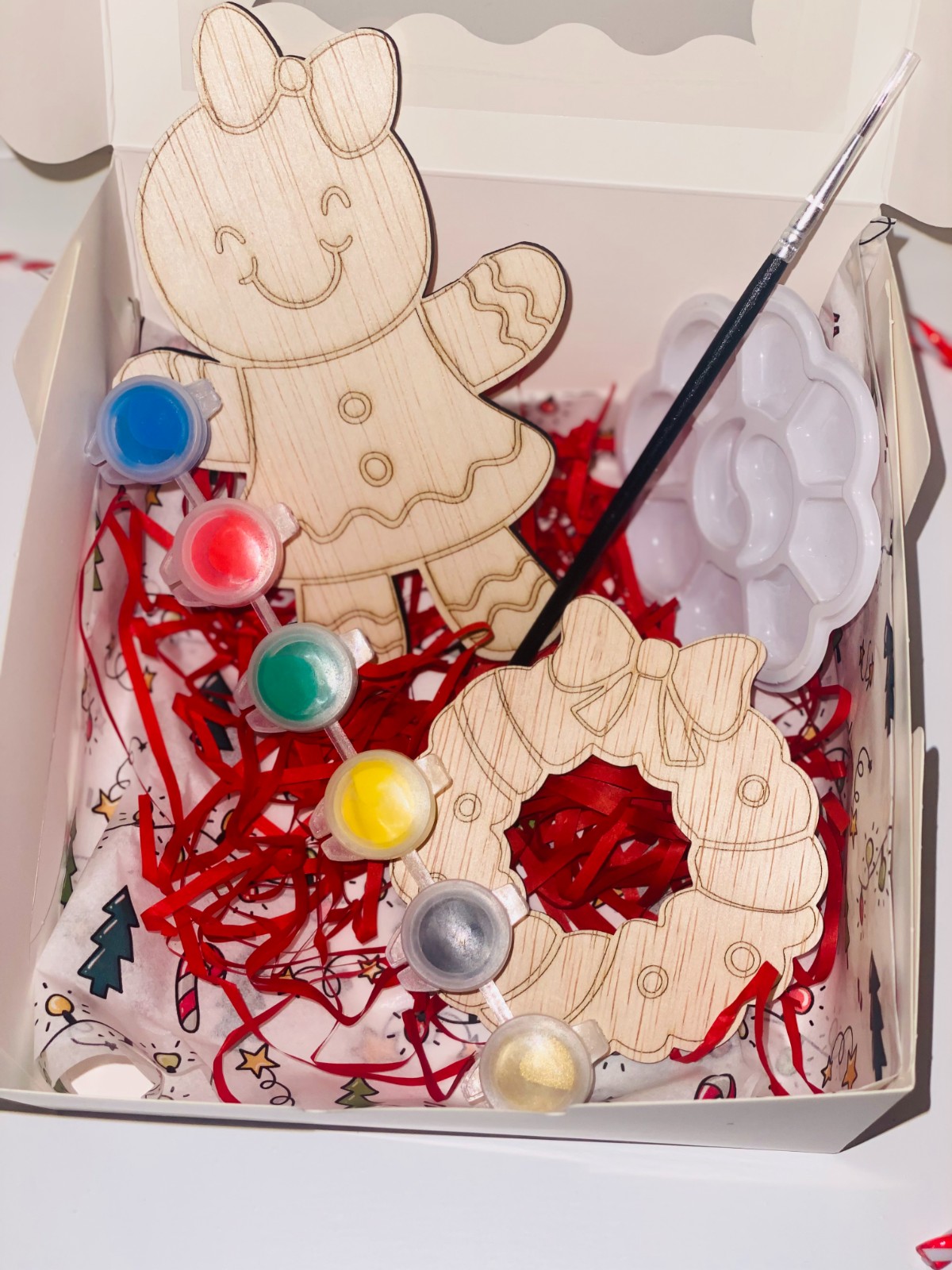 Houten Kerstornament Knutselset – Inclusief Verf & Kwast – DIY Christmas Craft Kit voor Kinderen – Gingerbread & Wreath – Creatief Cadeau – Crafted Creations