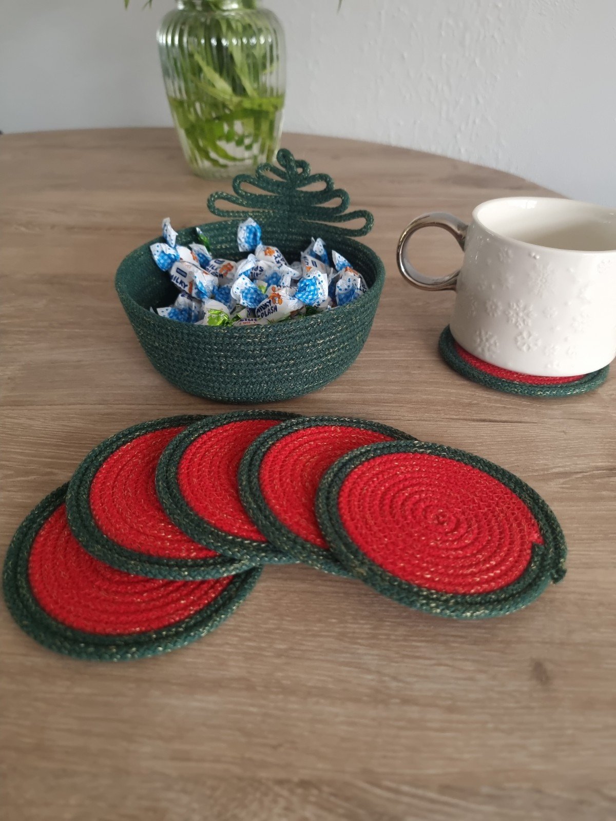 Kerstset: mandje + 6 onderzetters - 103943 Kerstset: mandje + 6 onderzetters