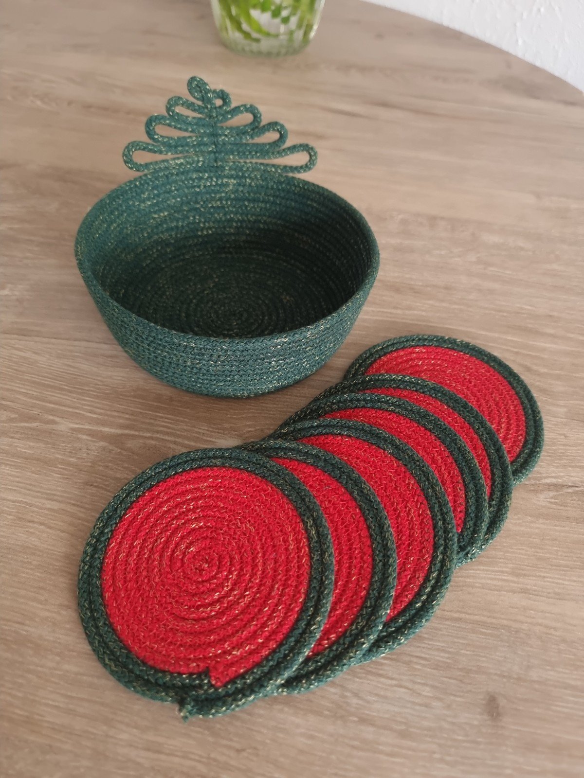 Kerstset: mandje + 6 onderzetters - 103944 Kerstset: mandje + 6 onderzetters