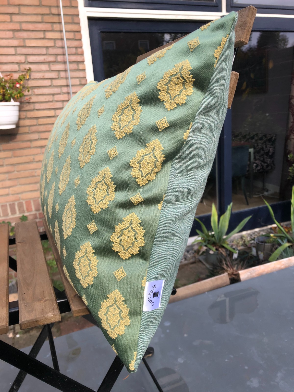 Kussen, sierkussen 40x60 cm van vintage stof, kleur oud groen, barok