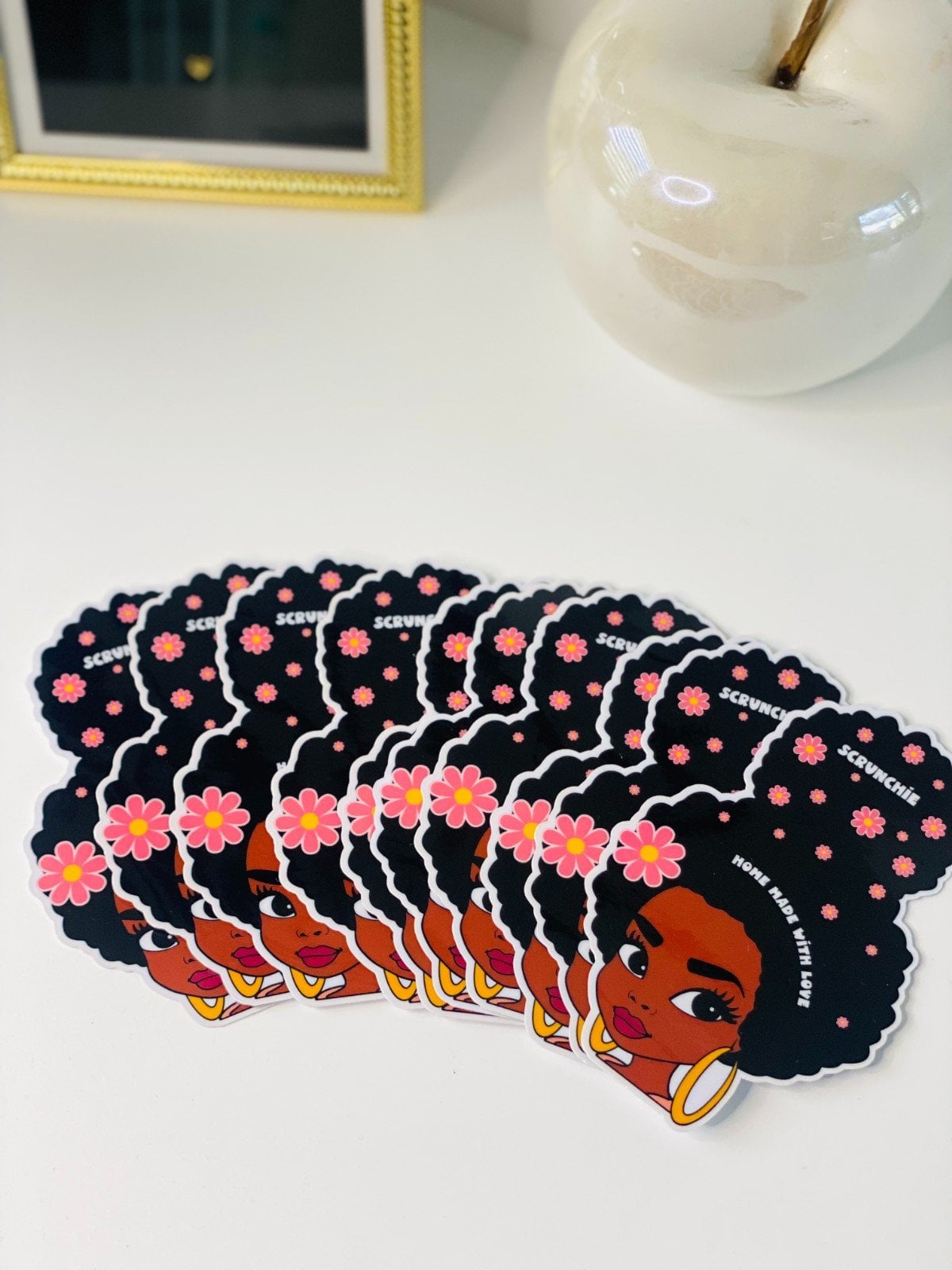 Scrunchie Houder Set van 10 – Afro Girl Design – Gelamineerd – Handgemaakt – Perfect voor Presentatie of Verkoop