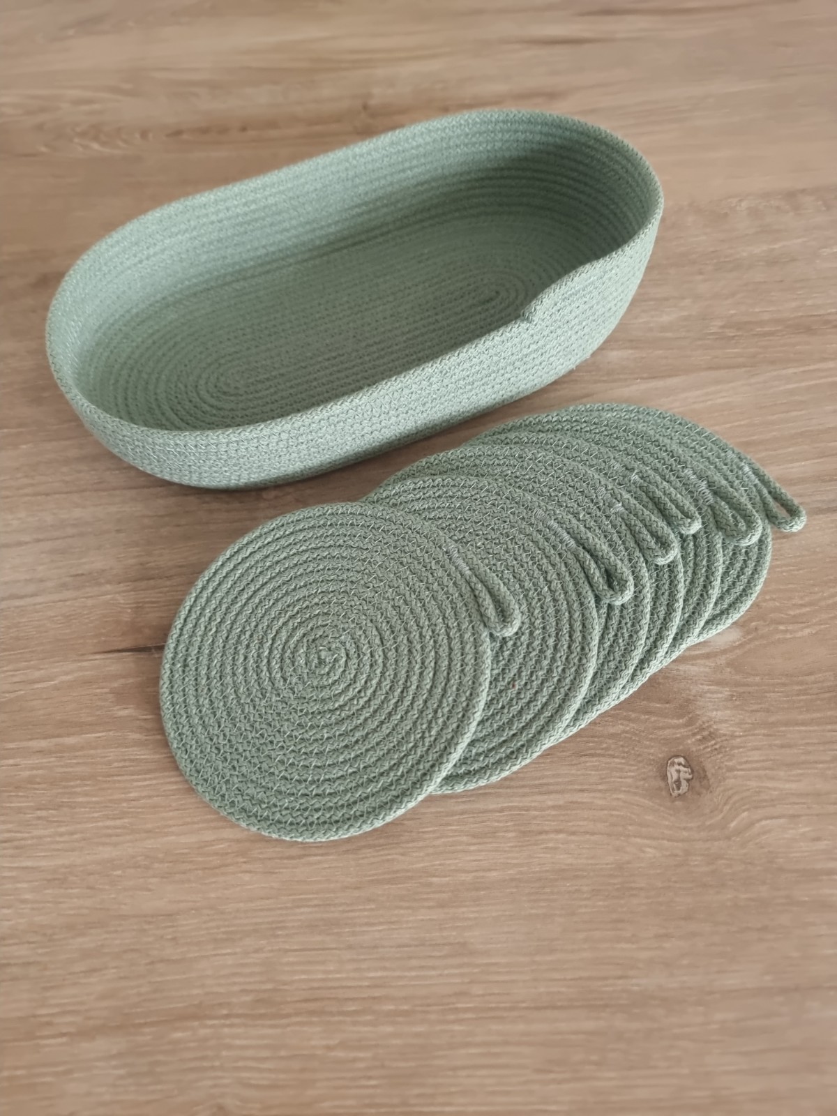 Set onderzetters met mandje – creëer een gezellig koffietentje