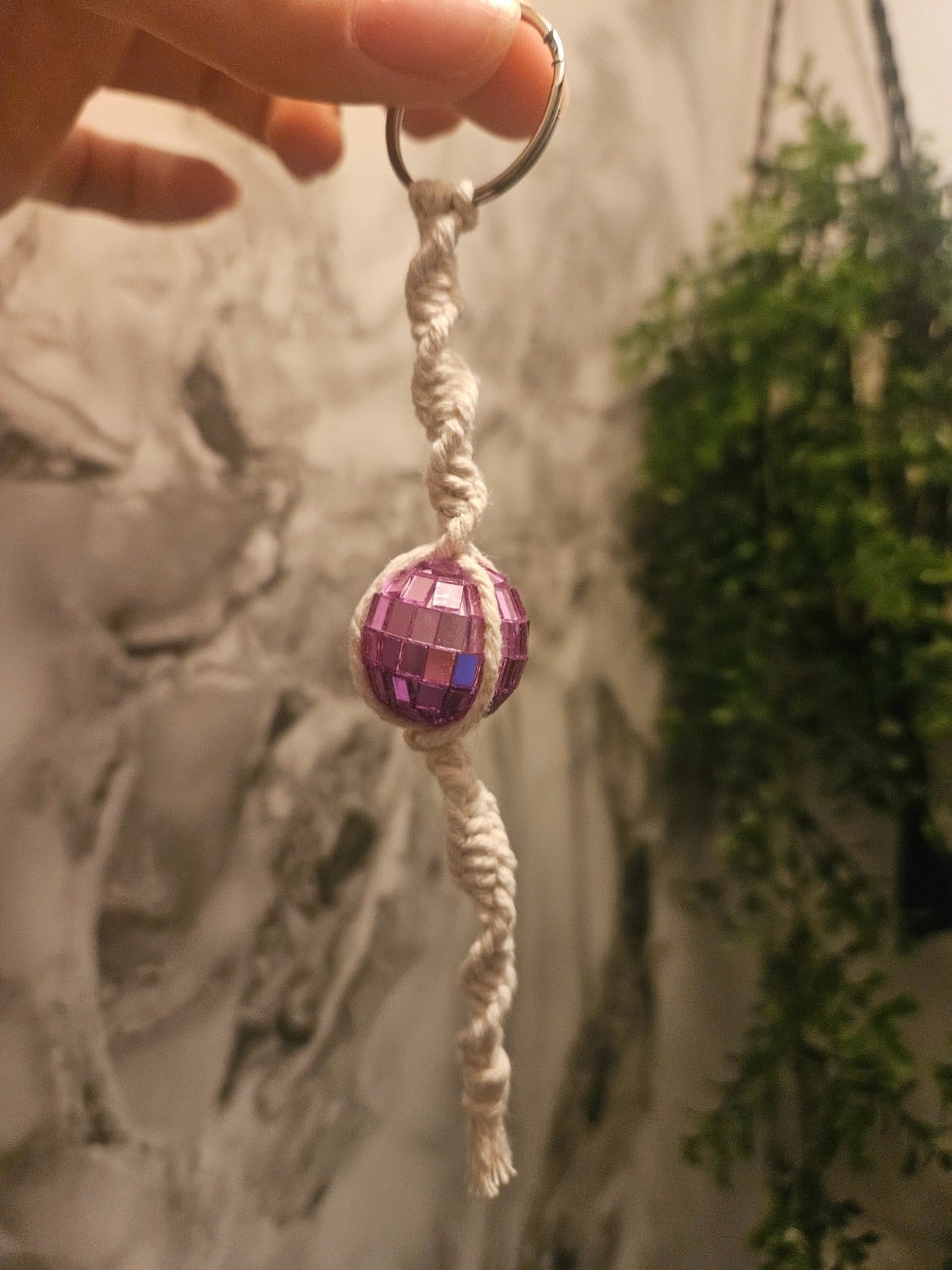 Discobal beige macramé sleutelhanger - 108991 Discobal beige macramé sleutelhanger