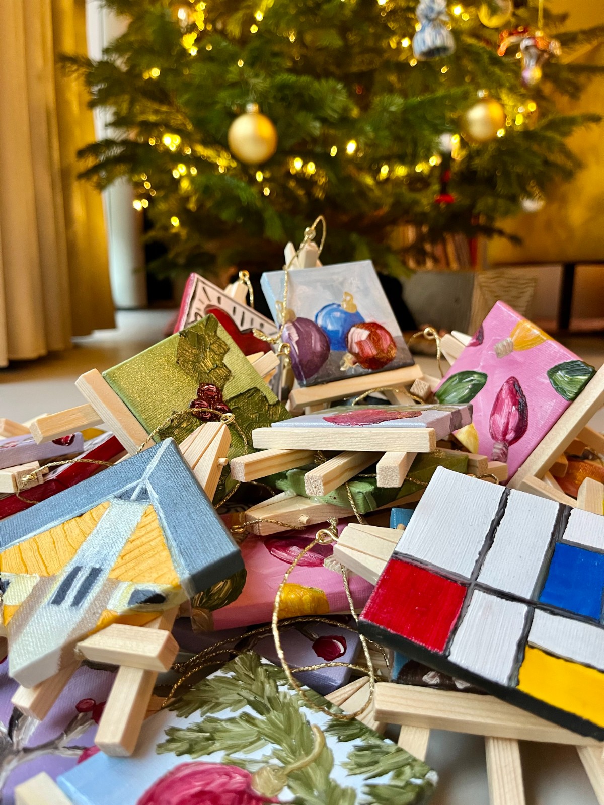 KUNSTBAL - Kerstbal aan tak - Handgeschilderd canvas voor in de kerst… - 106831 KUNSTBAL - Kerstbal aan tak - Handgeschilderd canvas voor in de kerstboom