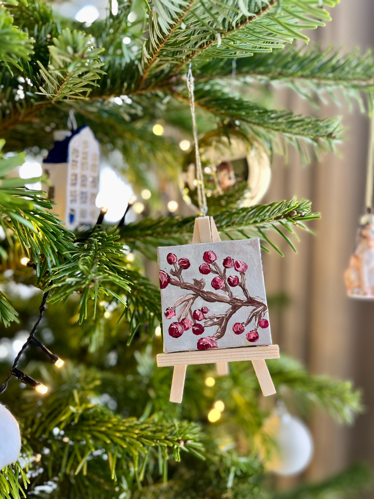 KUNSTBAL - Winterberries - Handgeschilderd canvas voor in de kerstboom - 106801 KUNSTBAL - Winterberries - Handgeschilderd canvas voor in de kerstboom