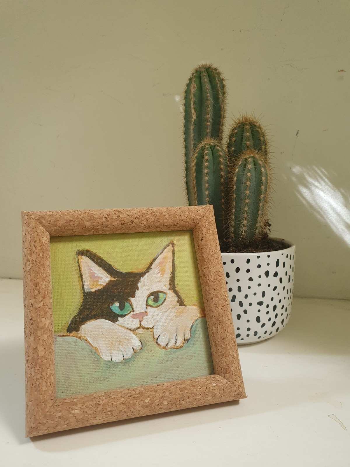 Katje Kiekeboe – Klein Origineel Schilderij | Zwart-Witte Kat | 10x… - 106423 Katje Kiekeboe – Klein Origineel Schilderij | Zwart-Witte Kat | 10x10 cm Canvasboard | Inclusief Lijst | Schattige Kattenkunst voor de Kattenvriend