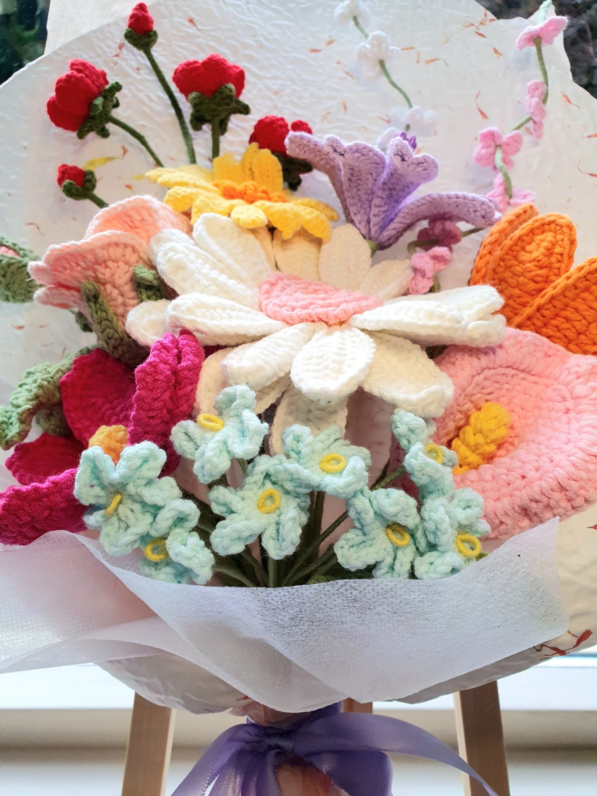 Kleurrijk Gehaakt Boeket – Ambachtelijk en Blijvend Mooi - 107134 Kleurrijk Gehaakt Boeket – Ambachtelijk en Blijvend Mooi