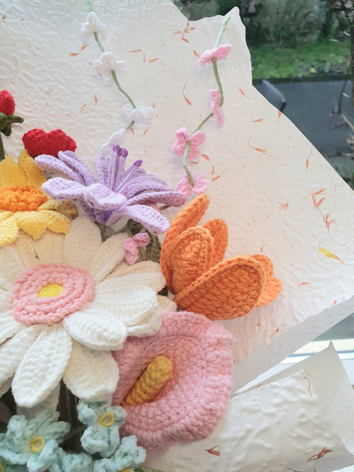 Kleurrijk Gehaakt Boeket – Ambachtelijk en Blijvend Mooi - 107138 Kleurrijk Gehaakt Boeket – Ambachtelijk en Blijvend Mooi