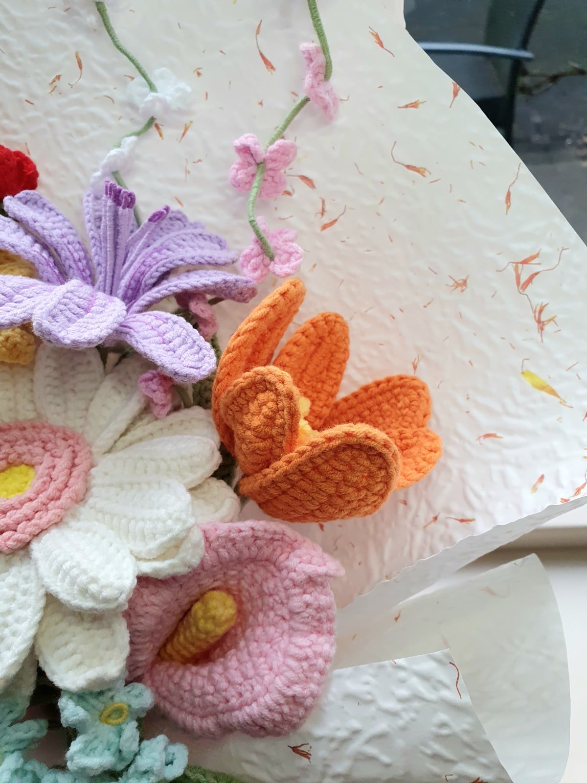 Kleurrijk Gehaakt Boeket – Ambachtelijk en Blijvend Mooi - 107140 Kleurrijk Gehaakt Boeket – Ambachtelijk en Blijvend Mooi