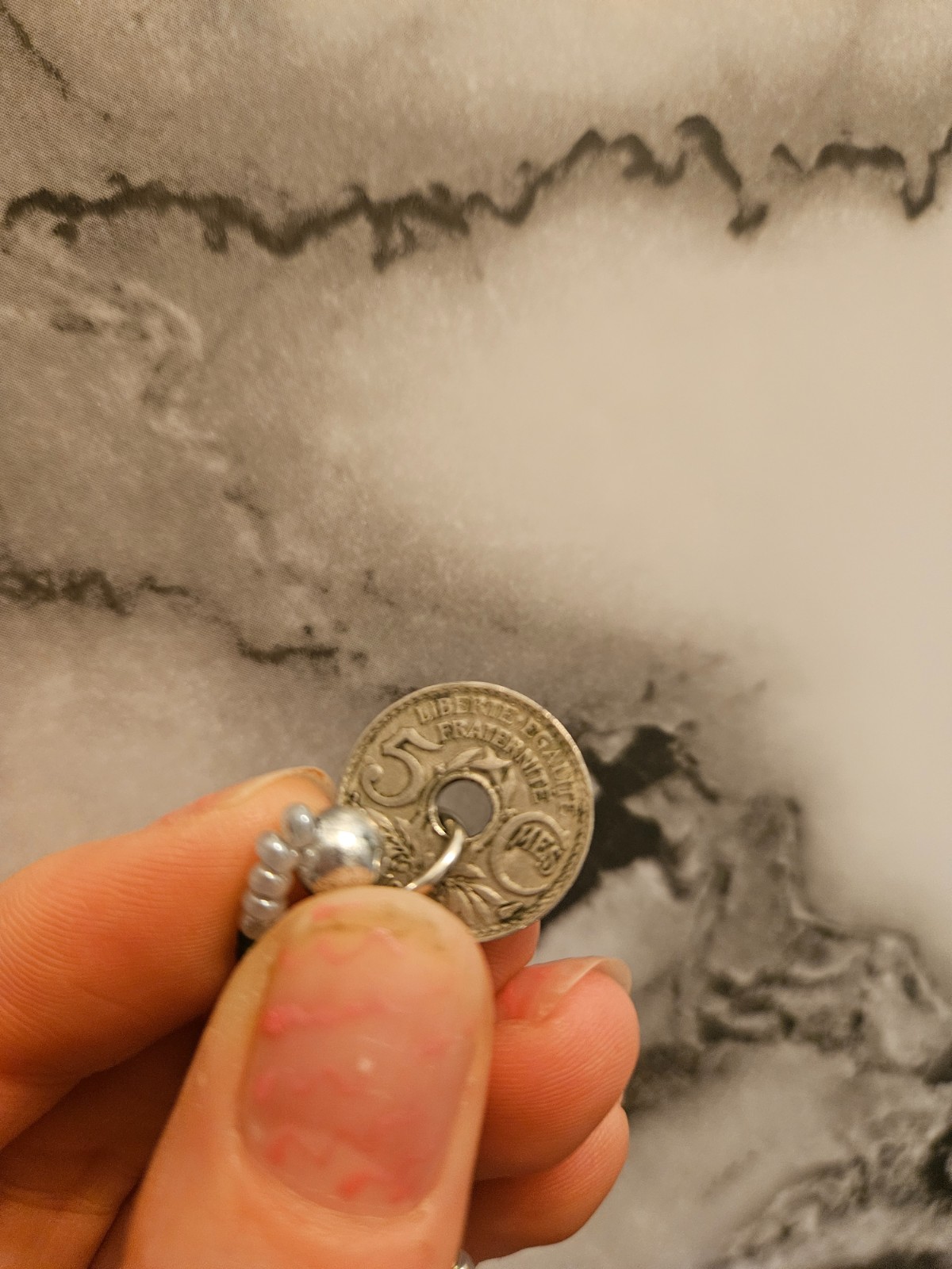 Kralenketting met muntje - 108424 Kralenketting met muntje