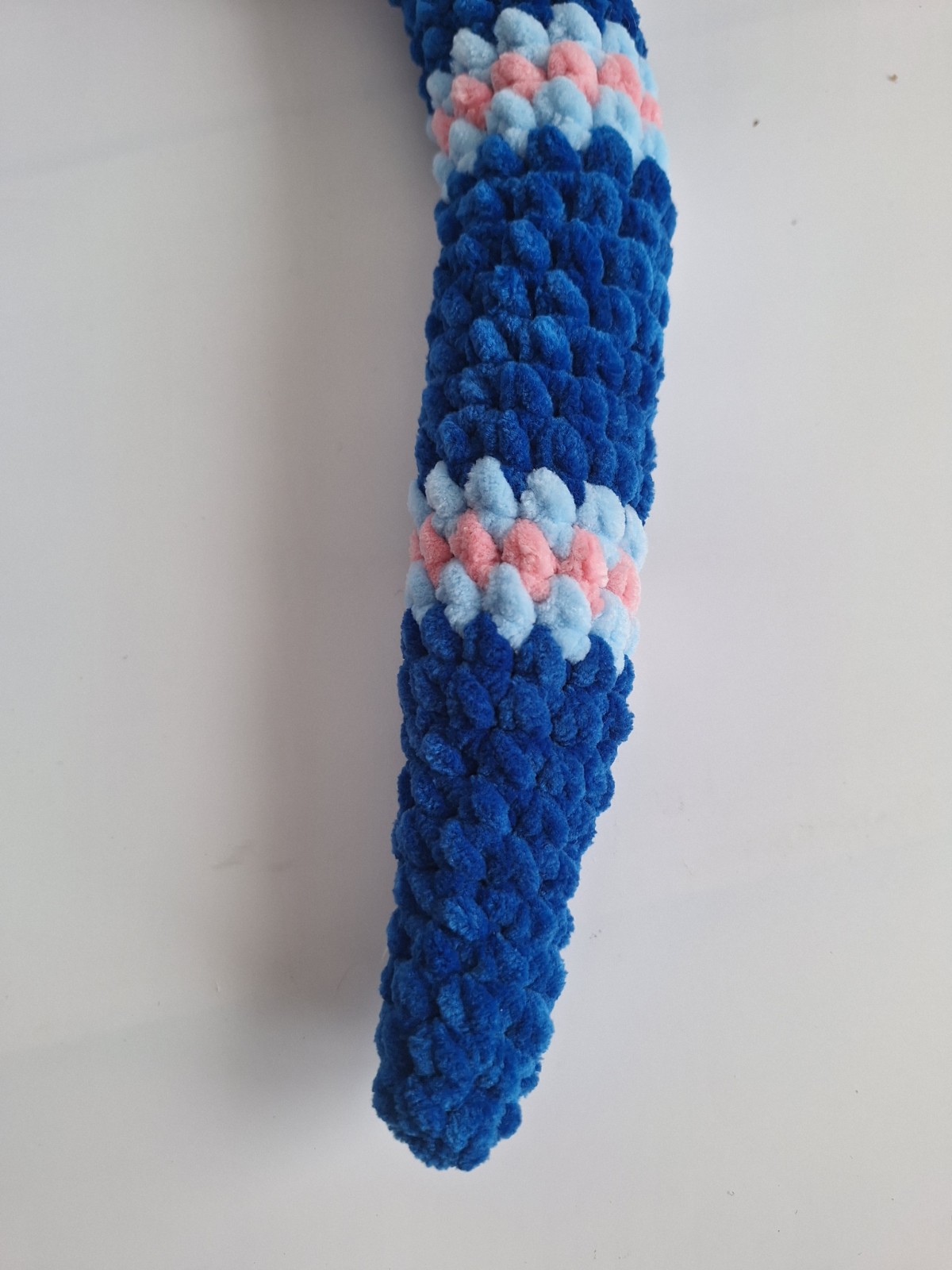 Gehaakte knuffel slang | Donkerblauw, lichtblauw en lichtroze