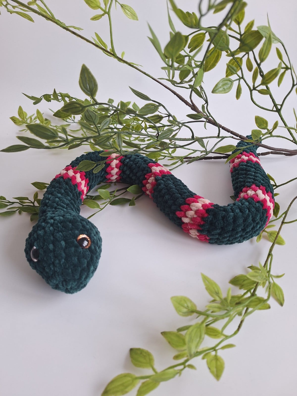 Gehaakte knuffel slang | Donkergroen, knalroze en lichtroze