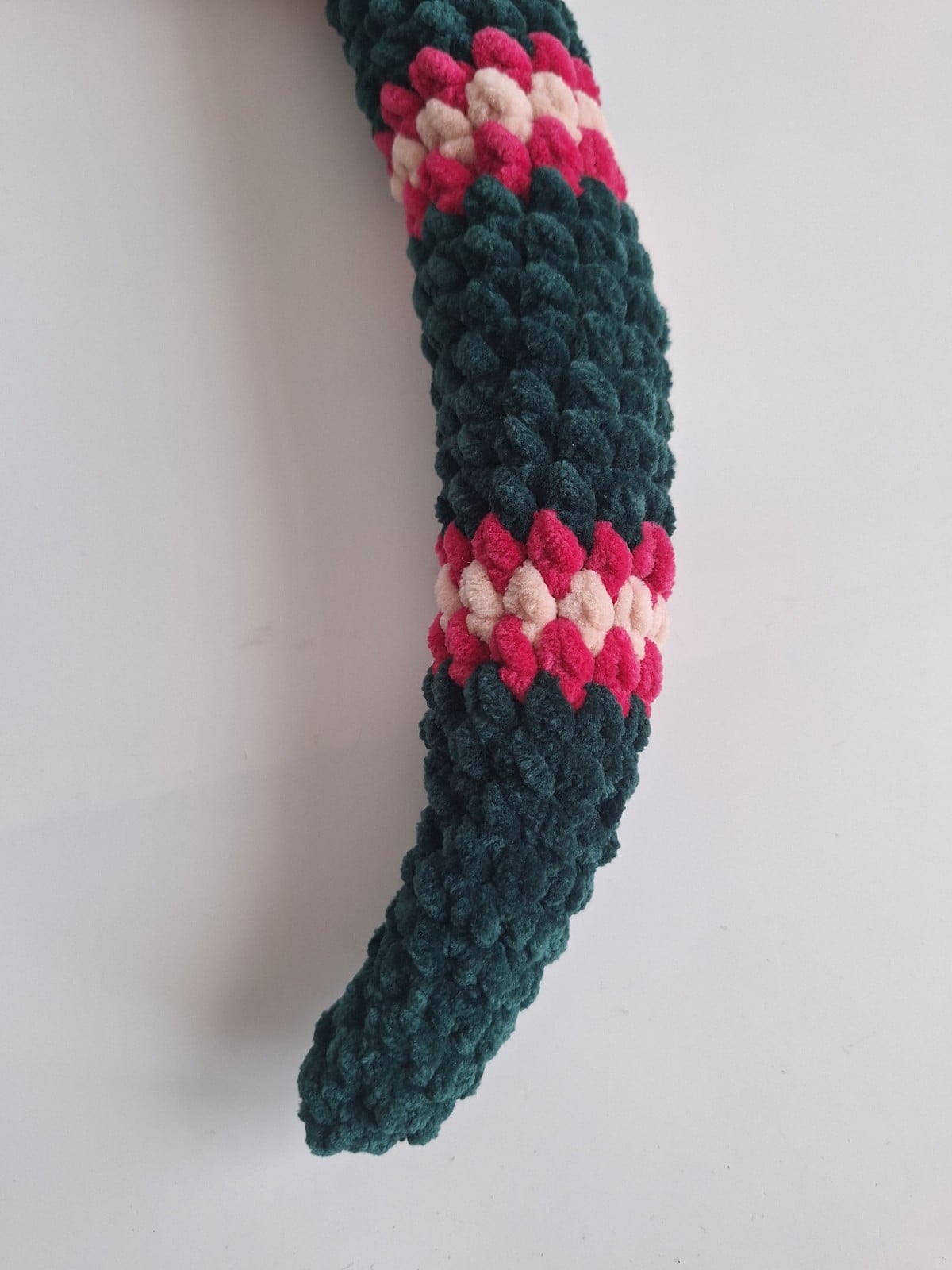 Gehaakte knuffel slang | Donkergroen, knalroze en lichtroze