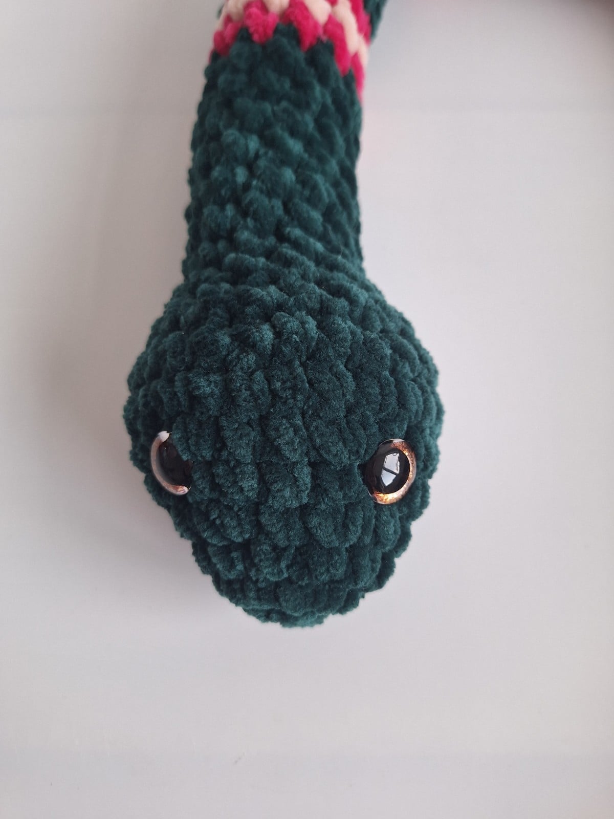 Gehaakte knuffel slang | Donkergroen, knalroze en lichtroze