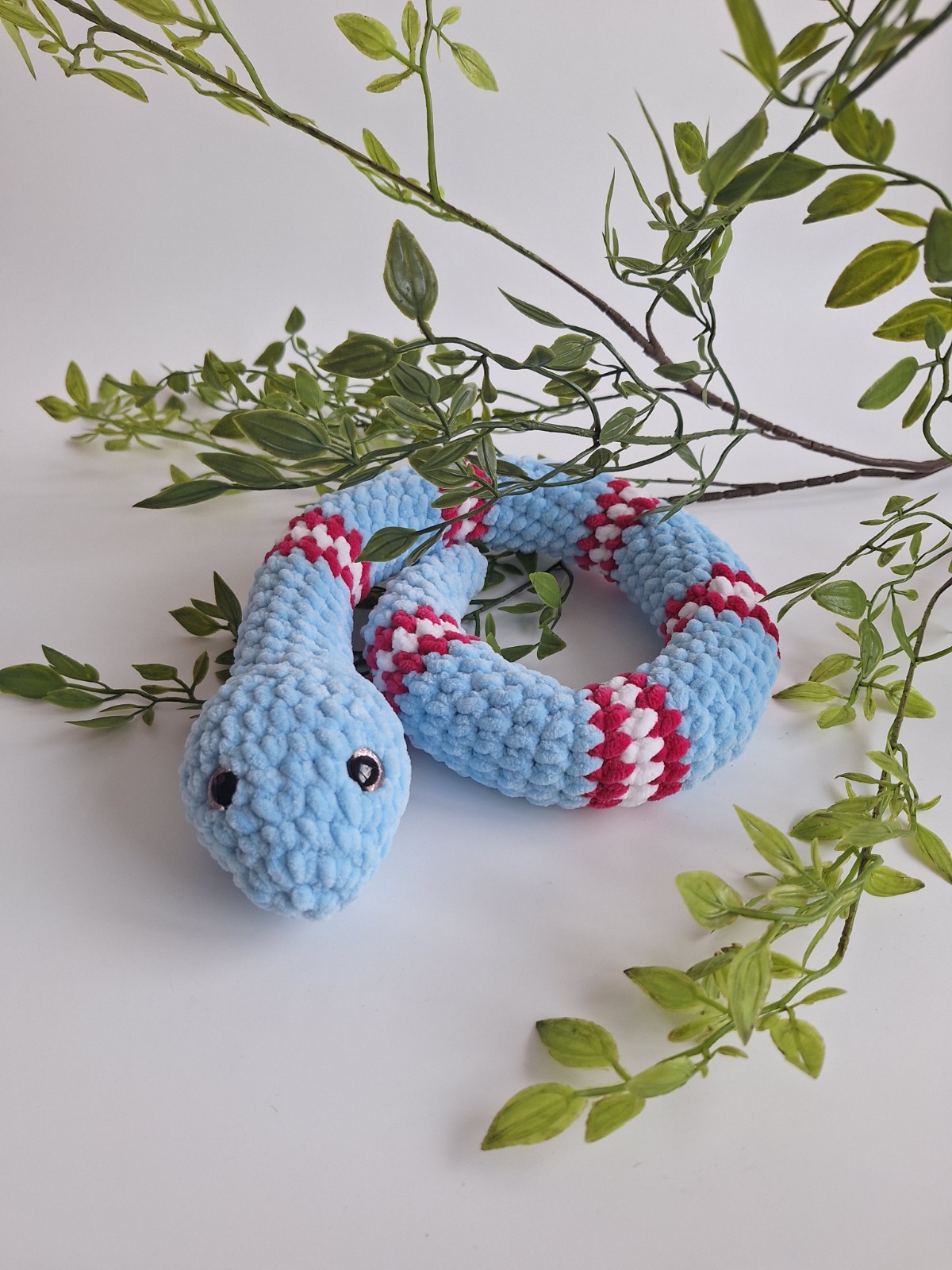 Gehaakte knuffel | Lichtblauw, knalroze en wit - 110484 Gehaakte knuffel slang | Lichtblauw, knalroze en wit