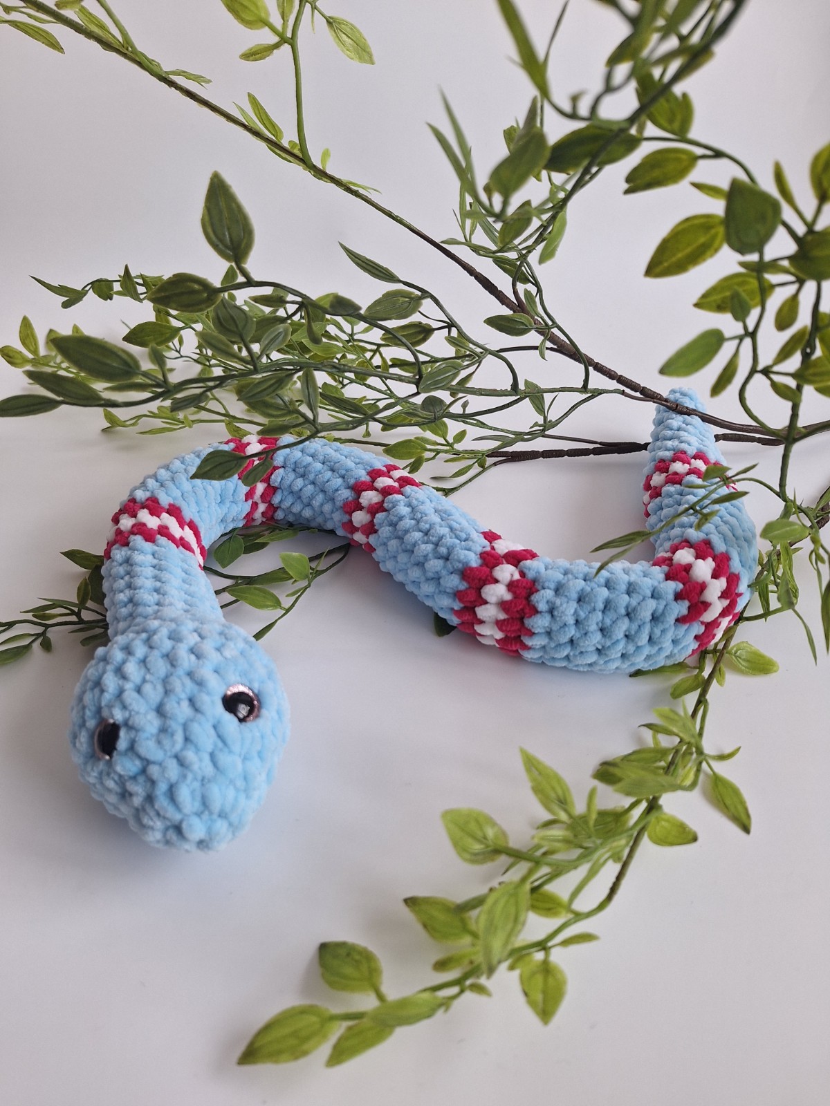 Gehaakte knuffel | Lichtblauw, knalroze en wit - 110486 Gehaakte knuffel slang | Lichtblauw, knalroze en wit