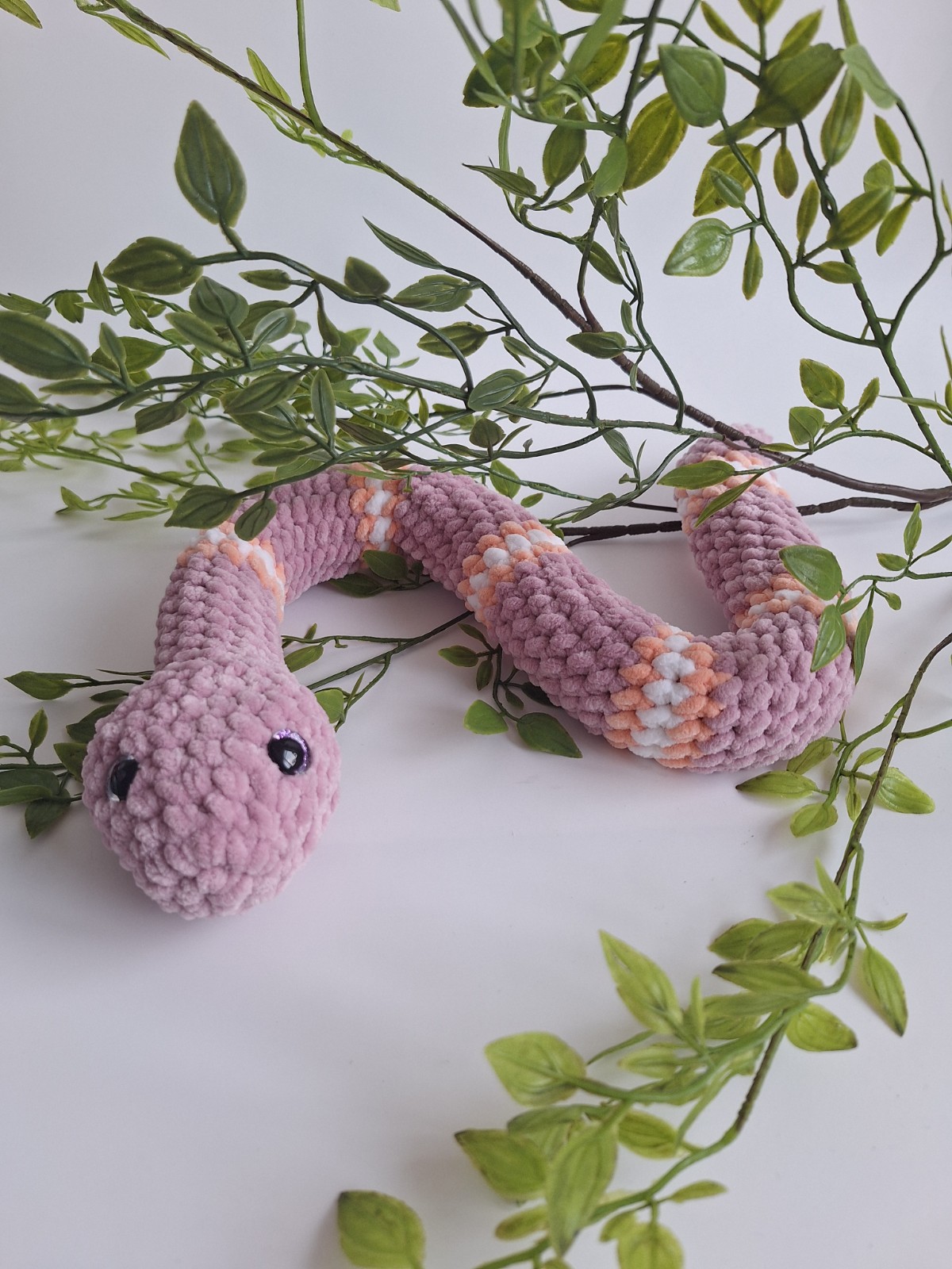 Gehaakte knuffel slang | Lila, perzikoranje en wit