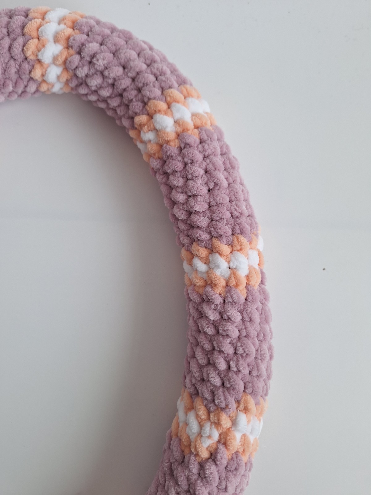 Gehaakte knuffel slang | Lila, perzikoranje en wit