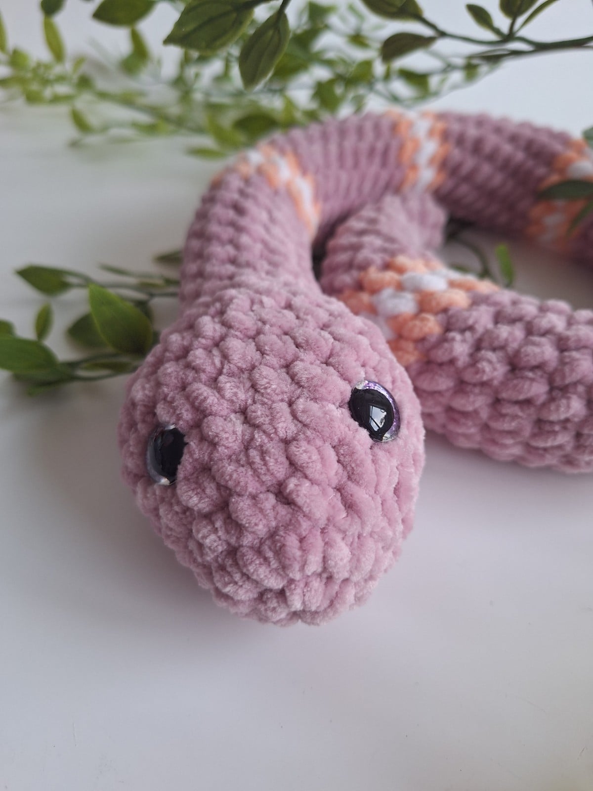 Gehaakte knuffel slang | Lila, perzikoranje en wit