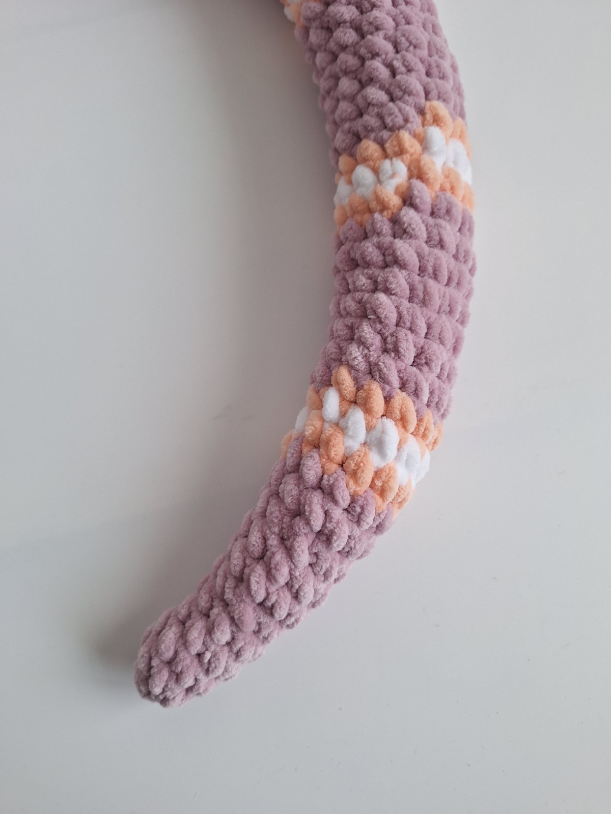 Gehaakte knuffel slang | Lila, perzikoranje en wit