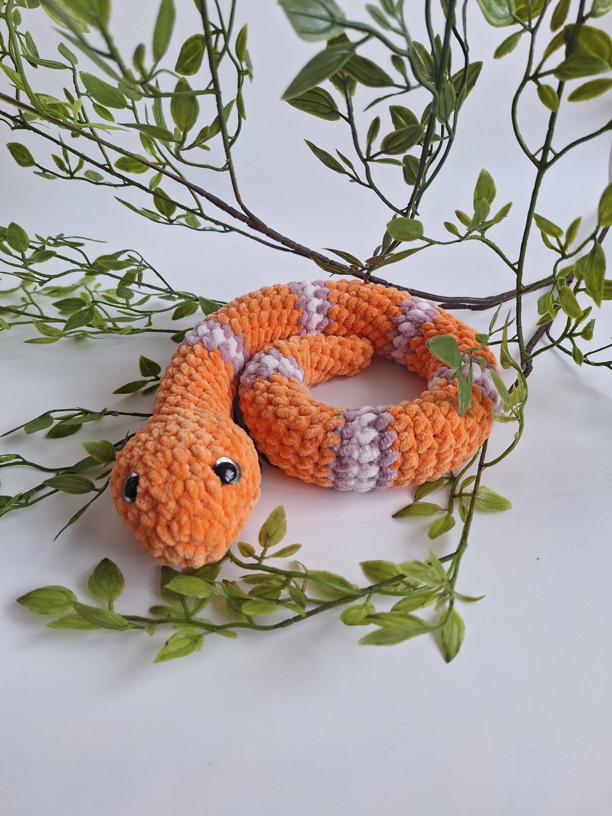 Gehaakte knuffel slang | Oranje, lila en lichtroze