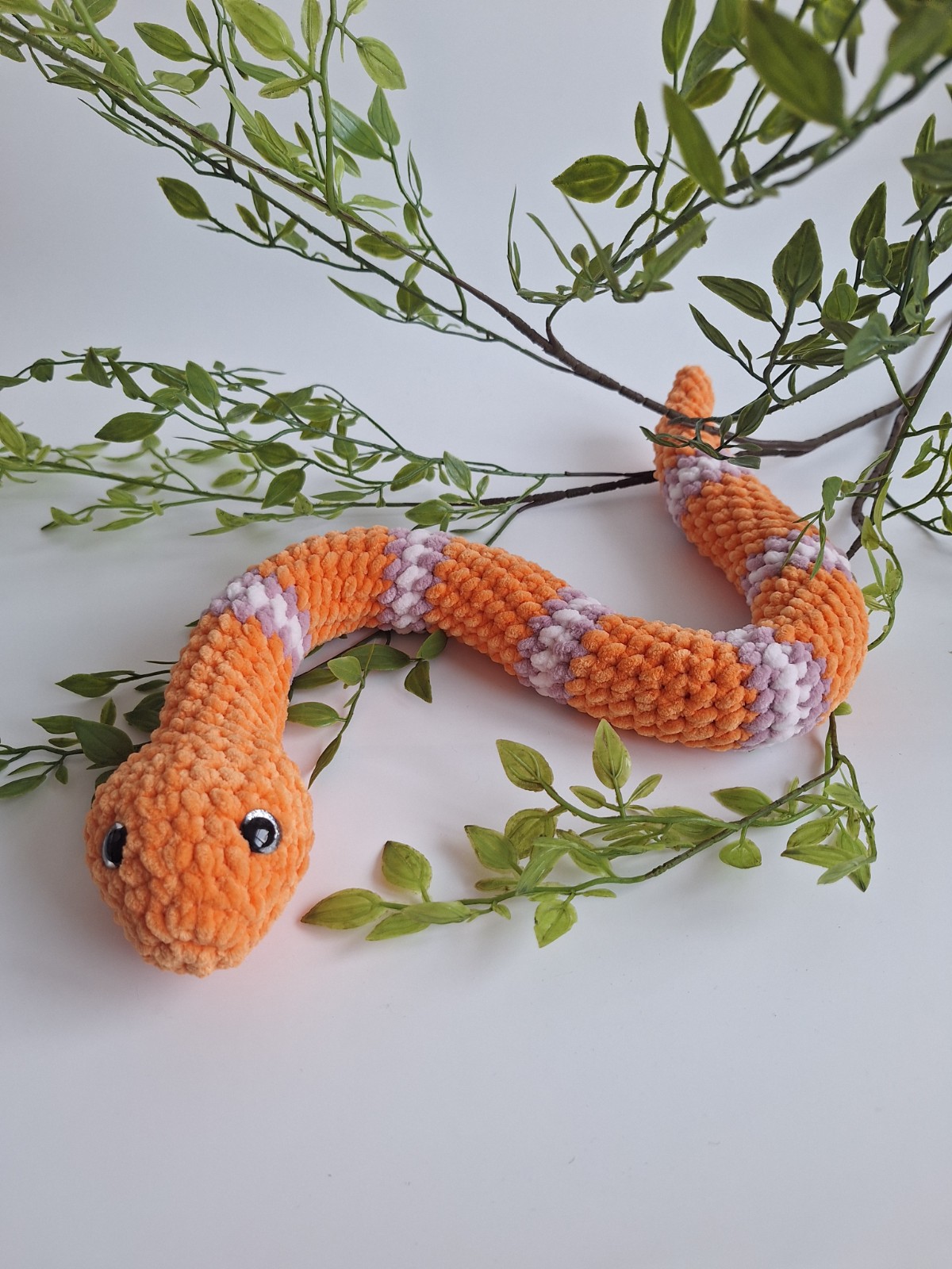 Gehaakte knuffel slang | Oranje, lila en lichtroze