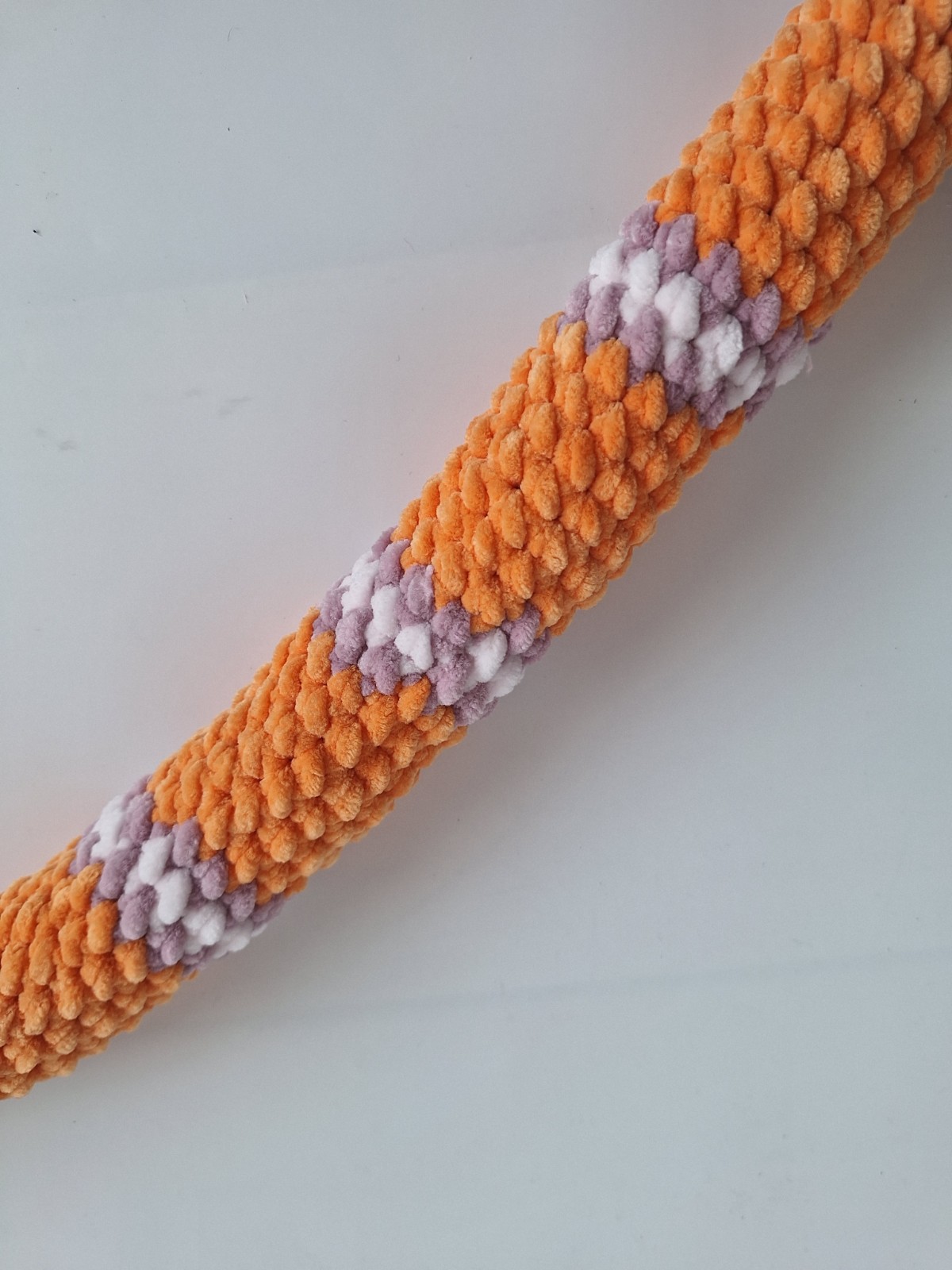 Gehaakte knuffel slang | Oranje, lila en lichtroze