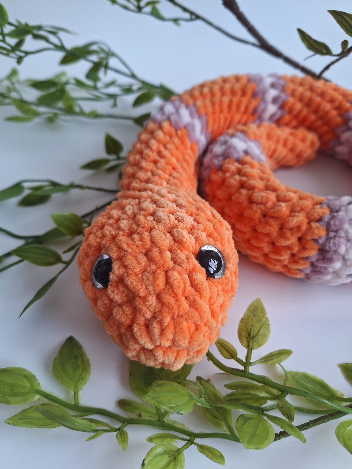 Gehaakte knuffel slang | Oranje, lila en lichtroze