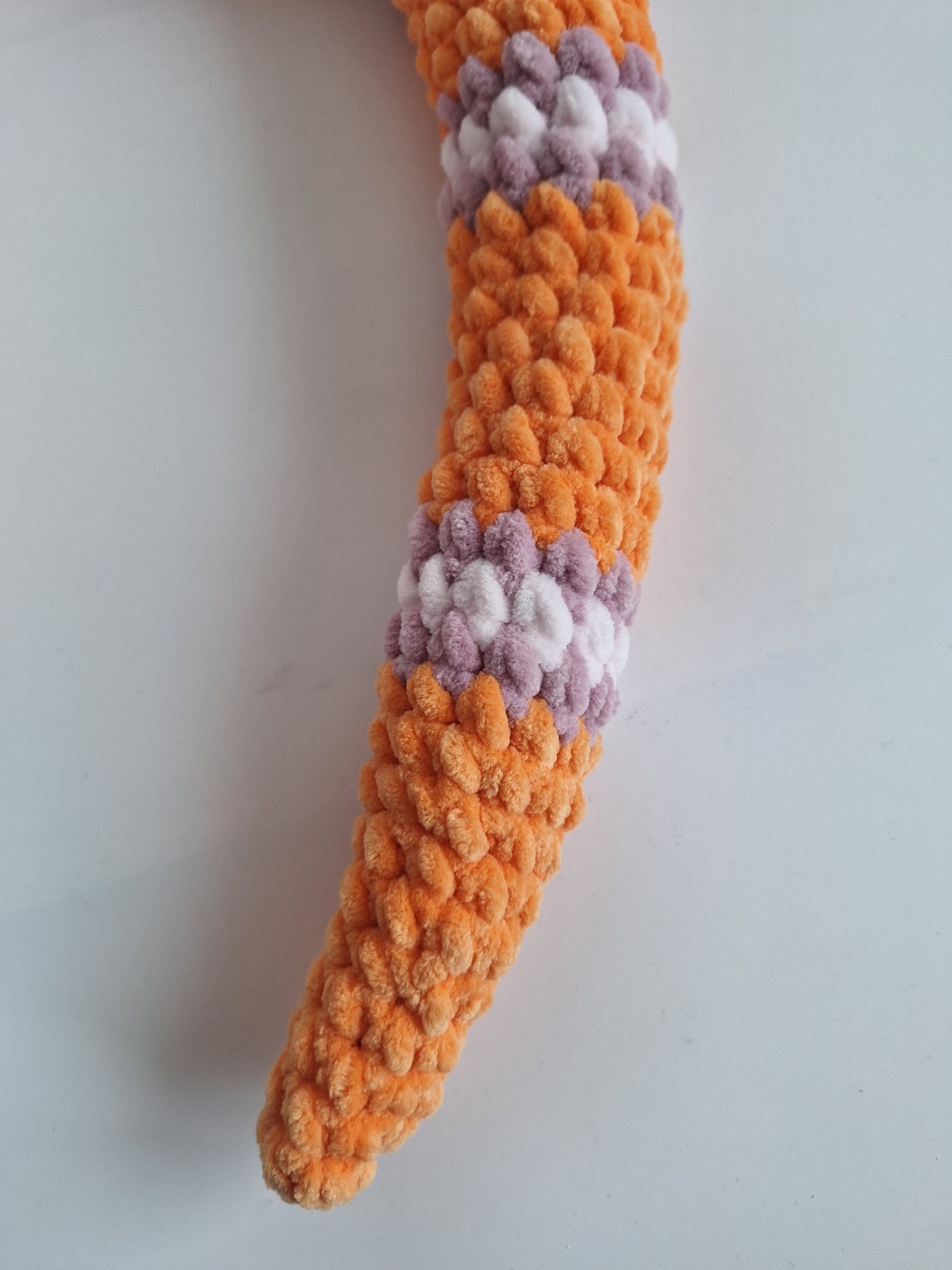 Gehaakte knuffel slang | Oranje, lila en lichtroze