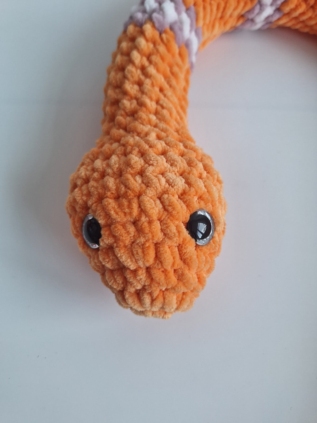 Gehaakte knuffel slang | Oranje, lila en lichtroze