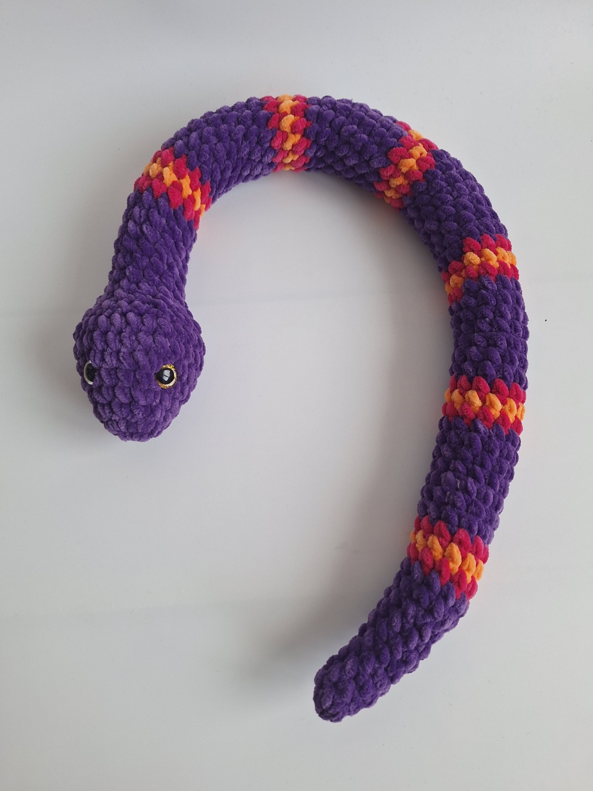 Gehaakte knuffel | Paars, knalroze en oranje slang - 110449 Gehaakte knuffel slang | Paars, knalroze en oranje