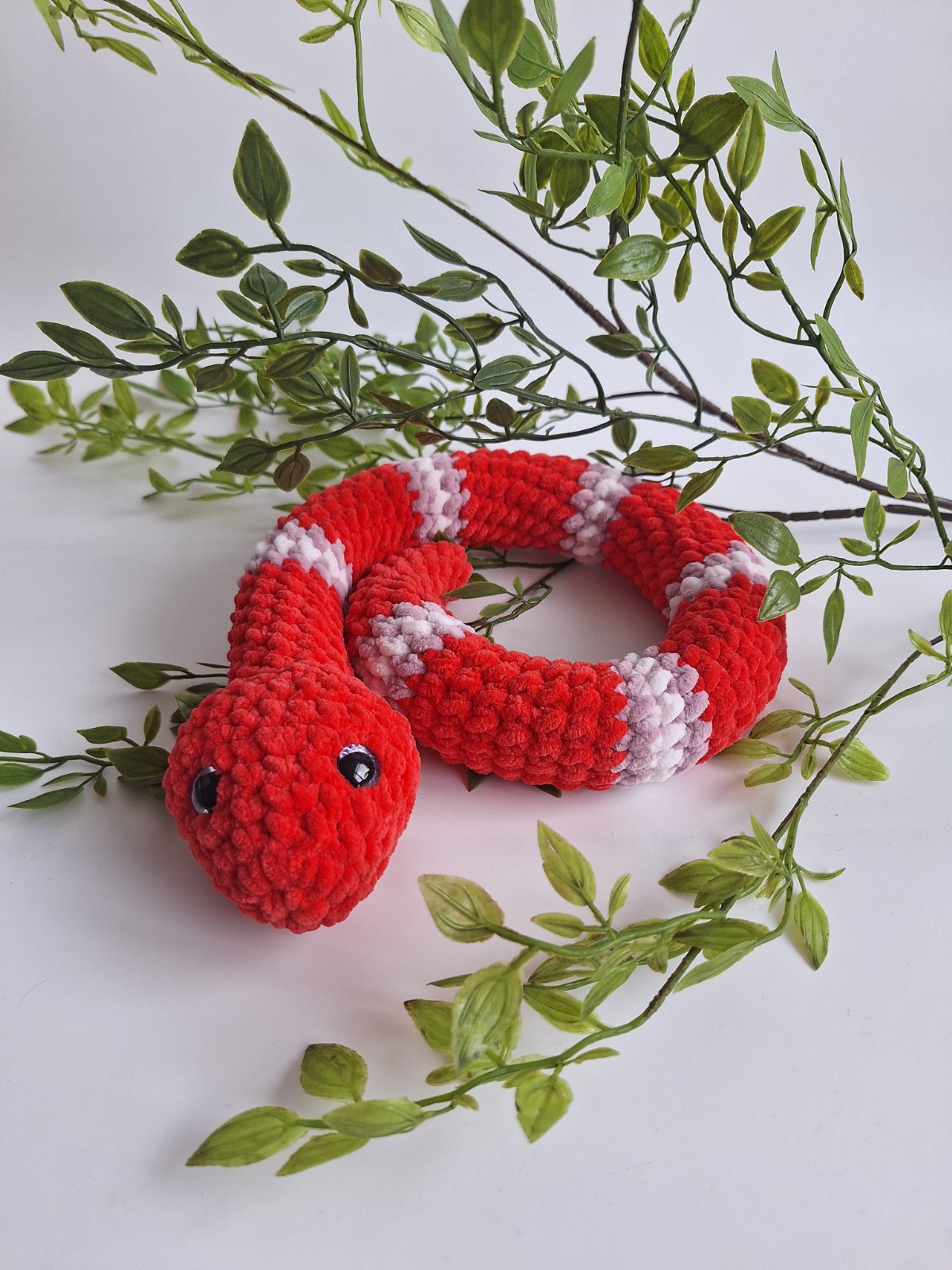 Gehaakte knuffel slang | Rood, lila en lichtroze