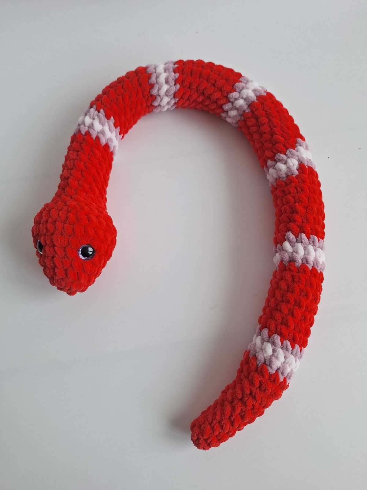 Gehaakte knuffel slang | Rood, lila en lichtroze