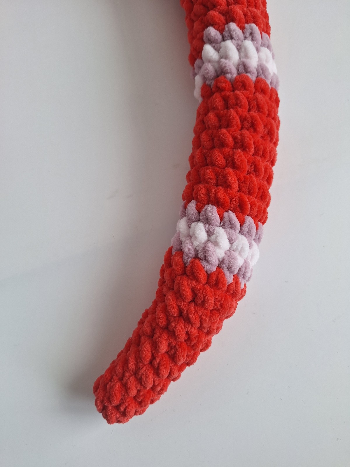 Gehaakte knuffel slang | Rood, lila en lichtroze