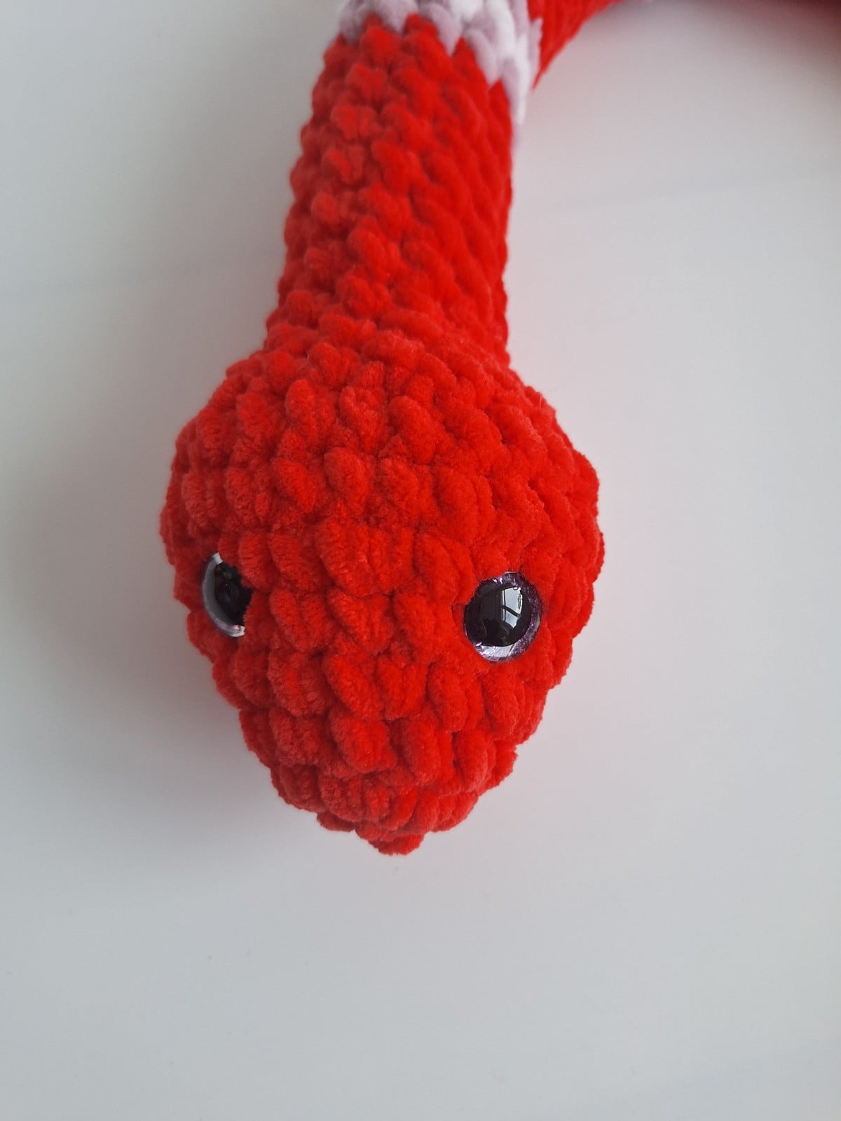 Gehaakte knuffel slang | Rood, lila en lichtroze