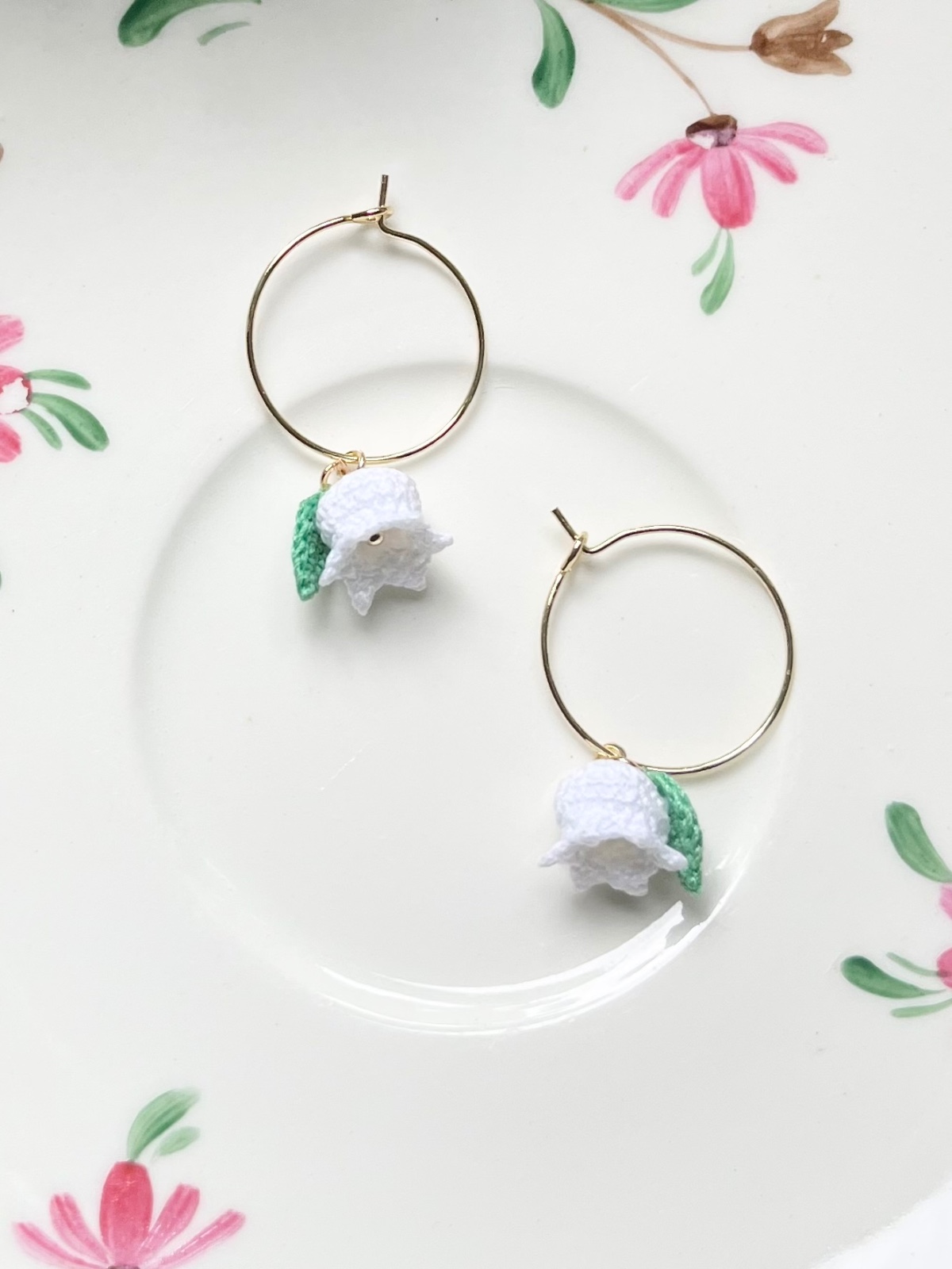 Micro Gehaakte Lelietje-van-dalen Oorbellen Hoops