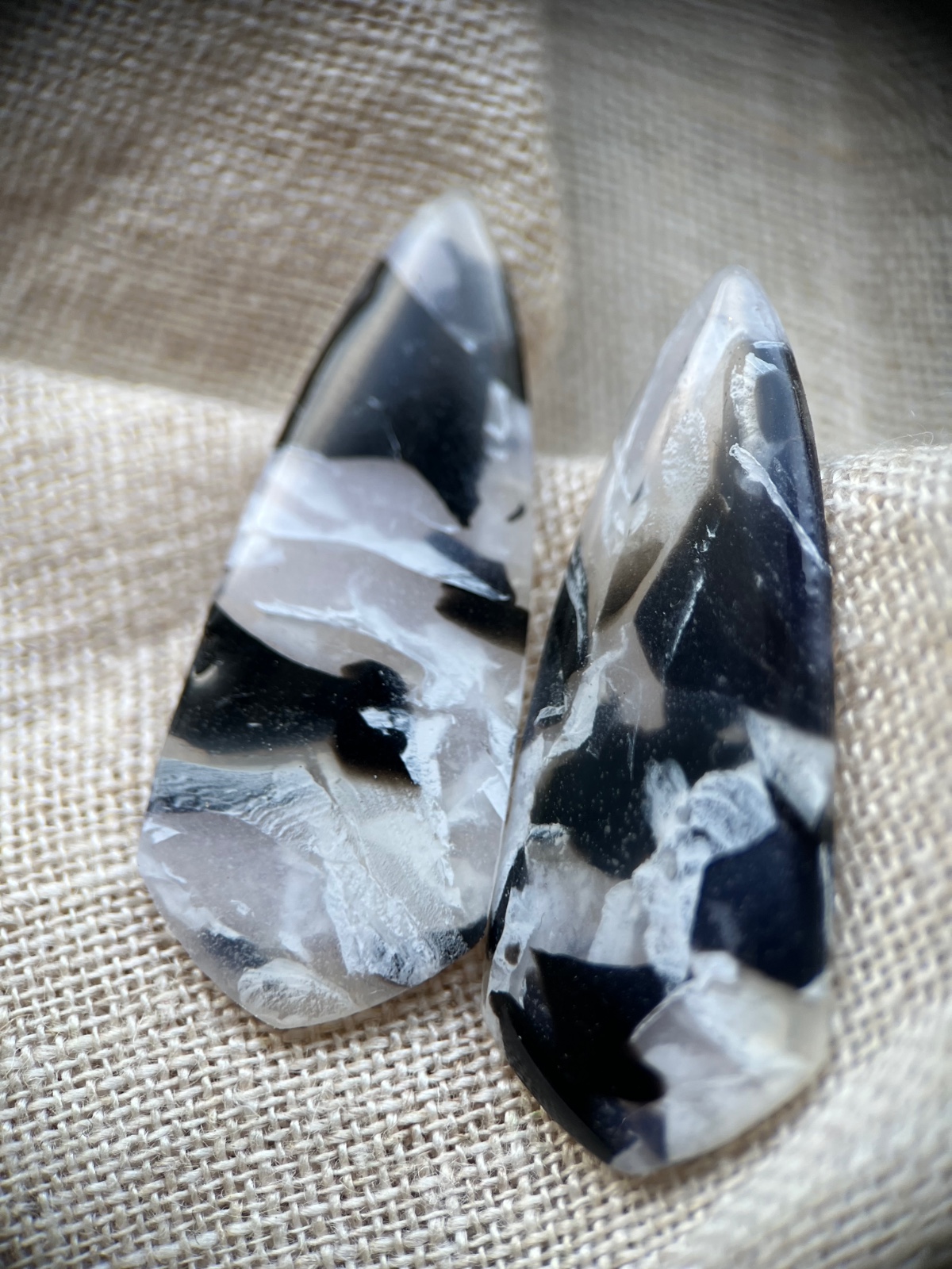 Zwart-wit oorbellen faux steen