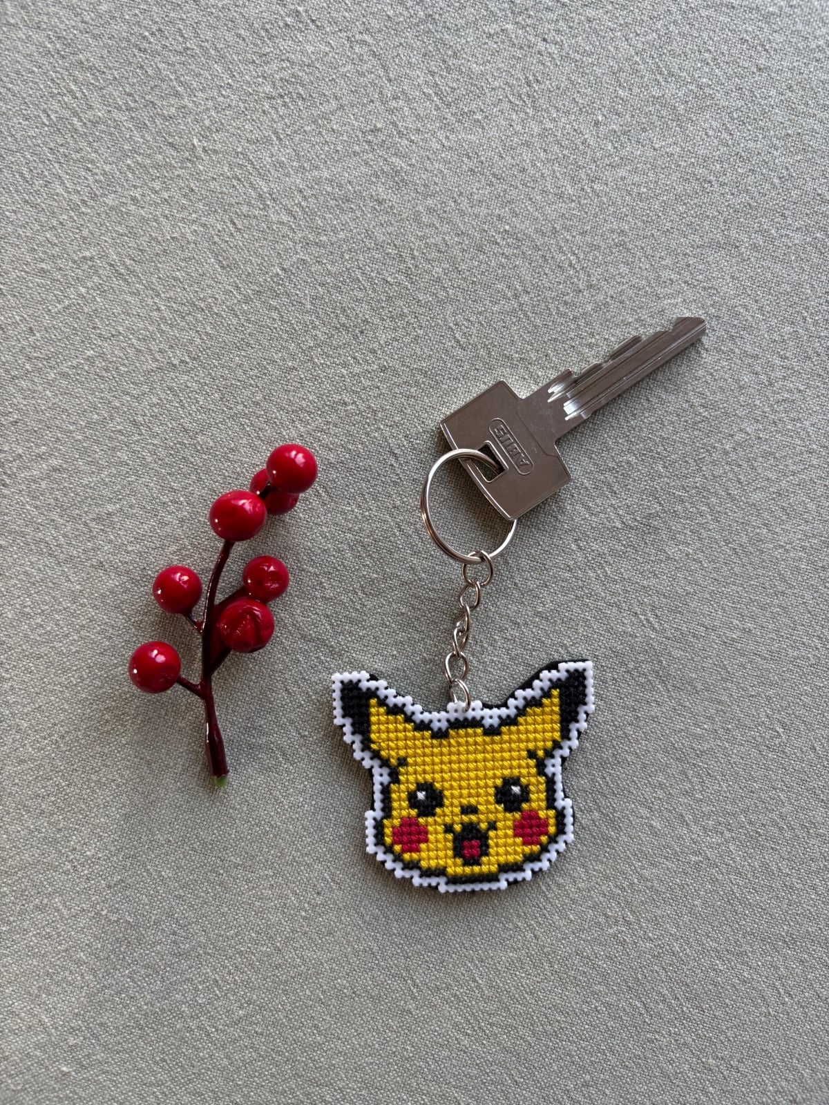Handgeborduurde Pikachu Sleutelhanger – Pokémon Fan Favoriet - 113150 Handgeborduurde Pikachu Sleutelhanger – Pokémon Fan Favoriet