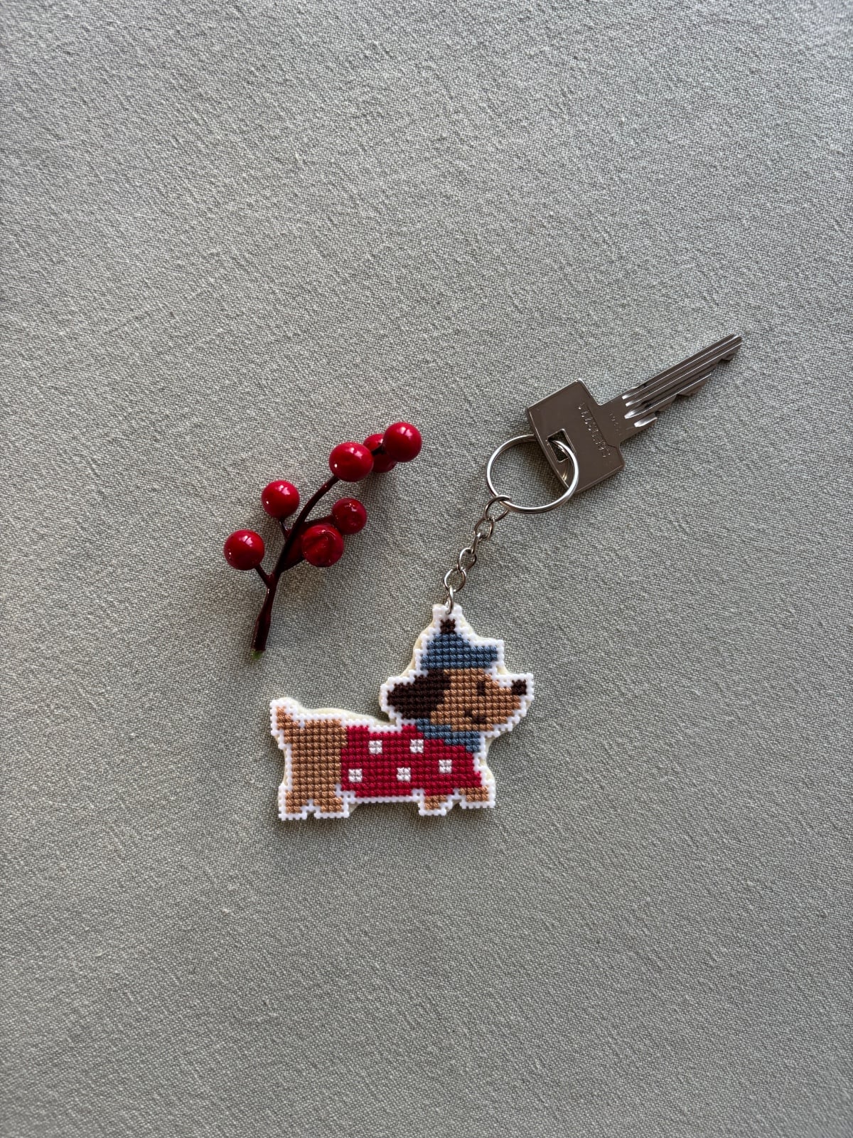 Handgeborduurde Sleutelhanger teckel – Trouwe Viervoeter voor je Tas