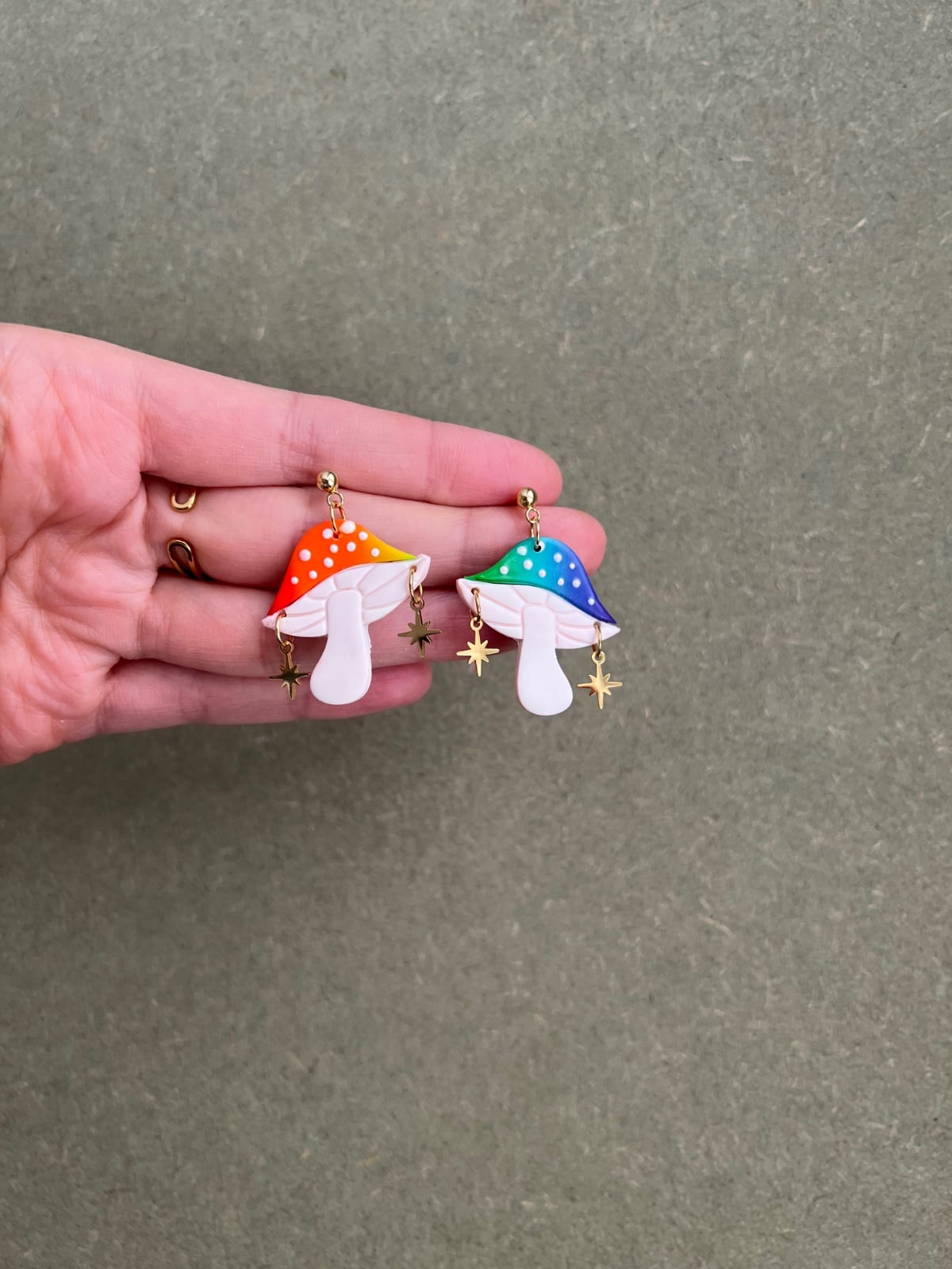 Magische paddenstoelen oorbellen regenboog