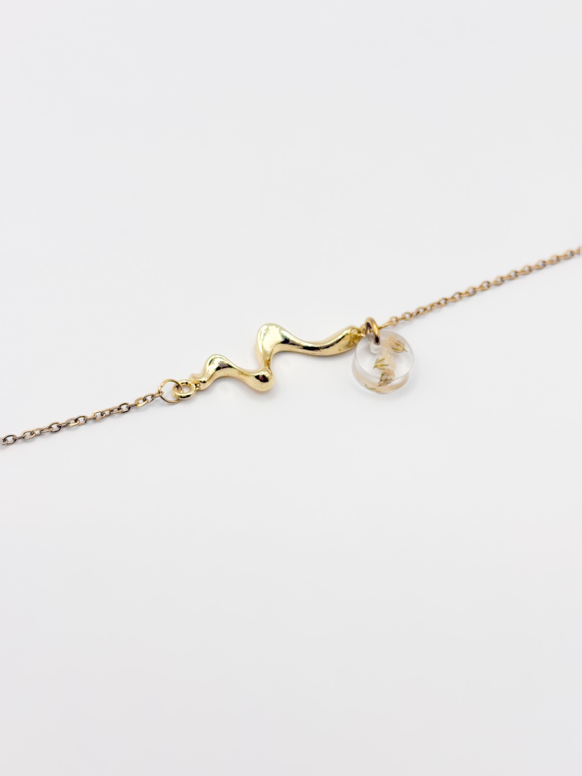 Sierlijke Armband met Ronde Hanger Gevuld met Echt Gipskruid (The Classics)