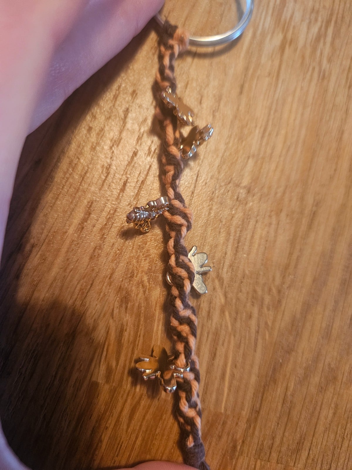 Sleutelhanger met bijen bedels