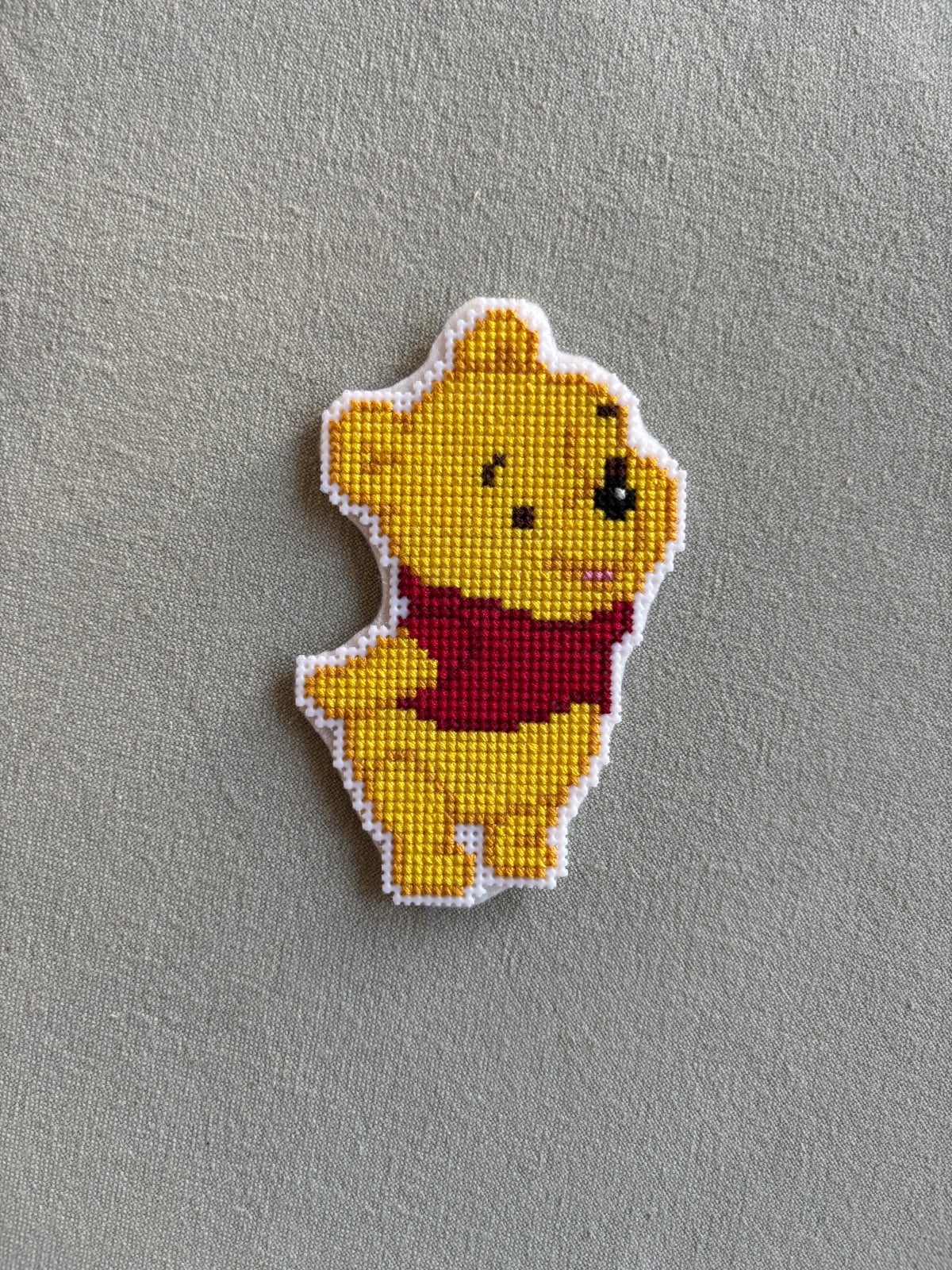 Winnie de Poeh Geborduurde Magneet – Handgemaakt & Uniek