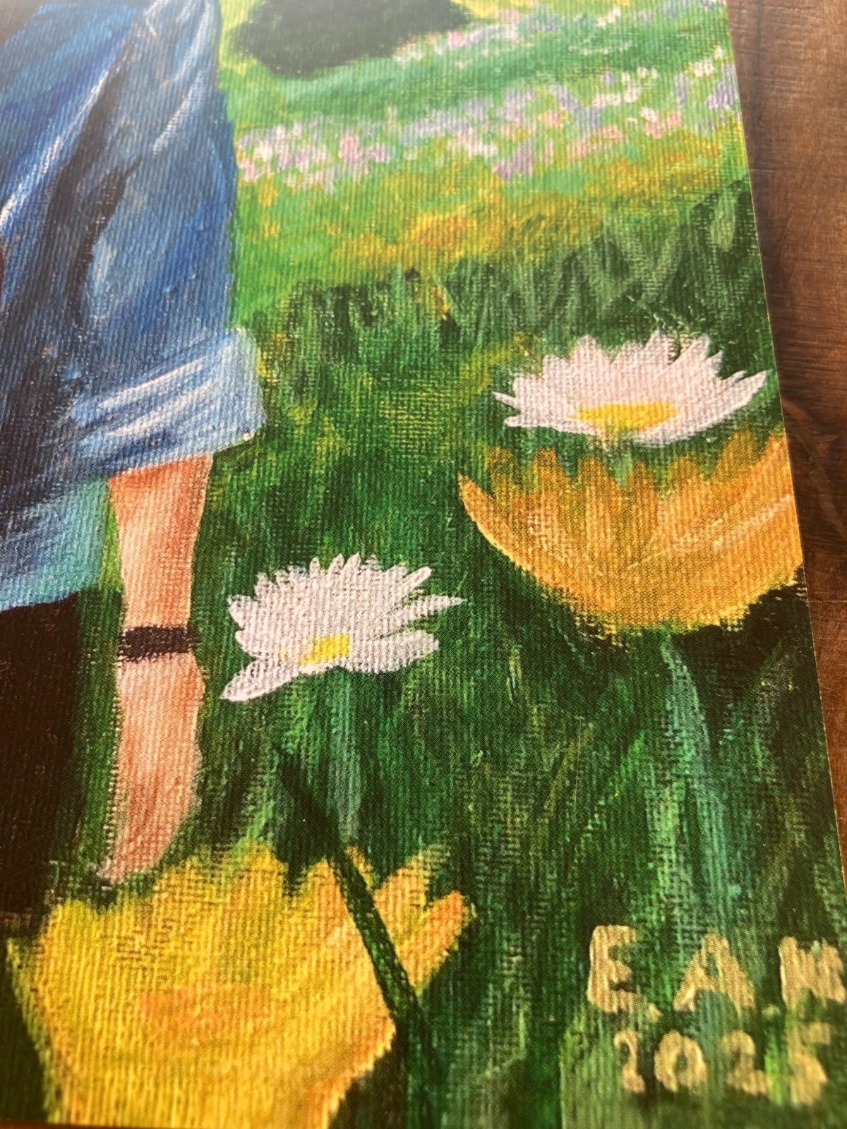 Woman in the Mountains – Bergbloei A4 kunstposter met bergen en bloemen