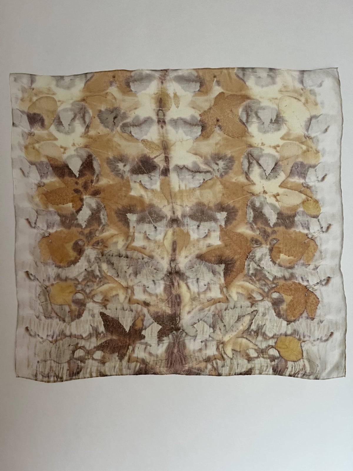 Zijden sjaaltje met ecoprint