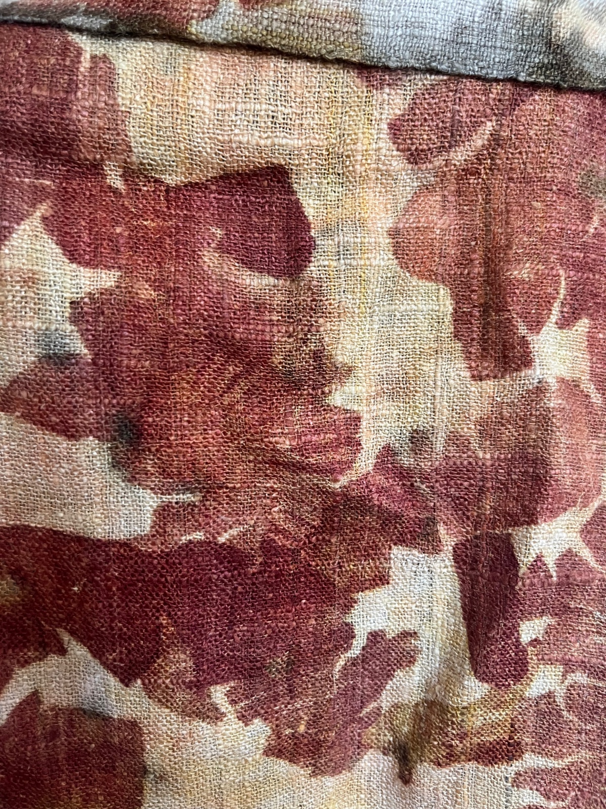 Eri zijden sjaal met uienschil print